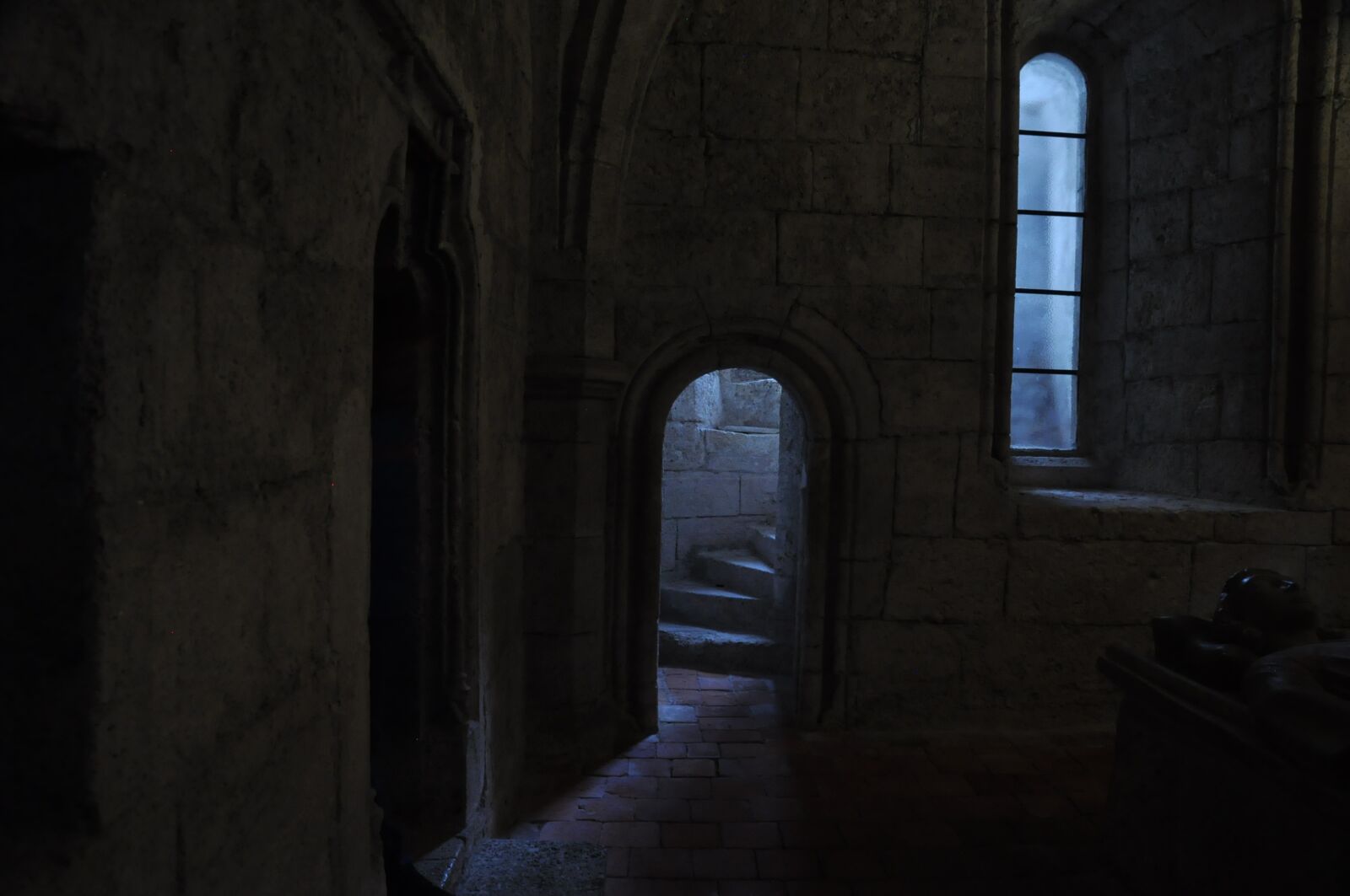 Nikon D90 sample photo. Light, crypt, door opening photography