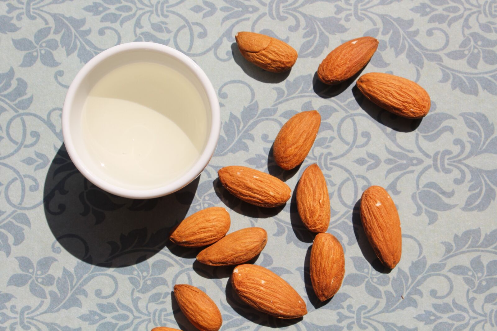 Canon EOS 1300D (EOS Rebel T6 / EOS Kiss X80) sample photo. Food, drink, almond oil photography