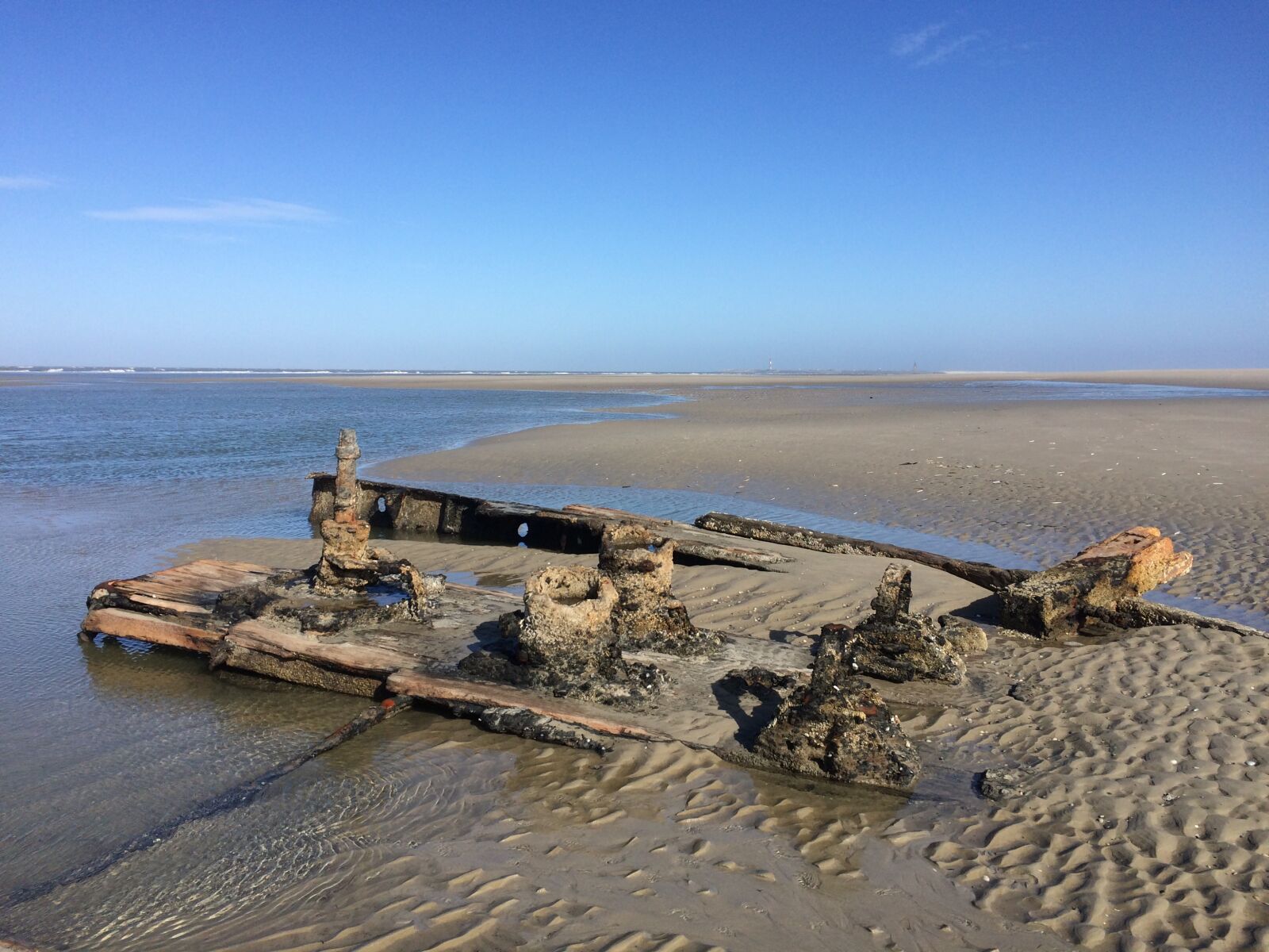 iPhone 5s back camera 4.15mm f/2.2 sample photo. Wreck, north sea, wealth photography