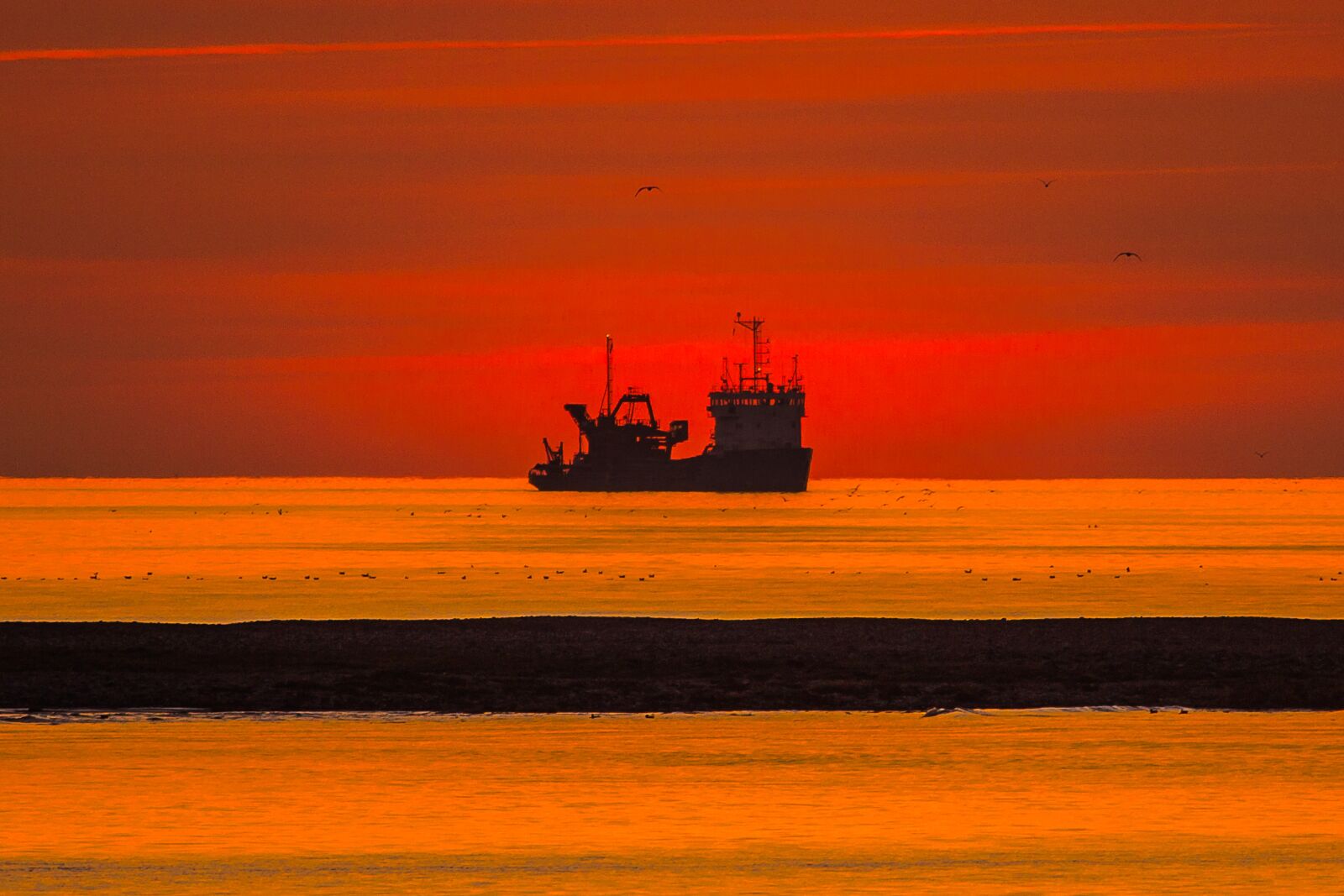 Canon EOS 60D + Canon EF 100-400mm F4.5-5.6L IS USM sample photo. Ship, sunset, sea photography