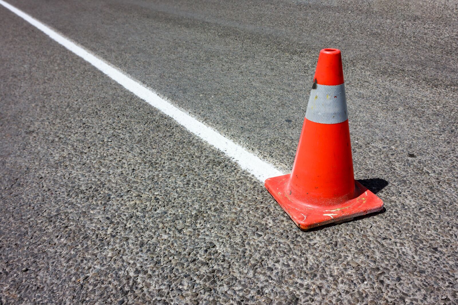 Canon EOS 600D (Rebel EOS T3i / EOS Kiss X5) sample photo. Construction, cone, cones photography