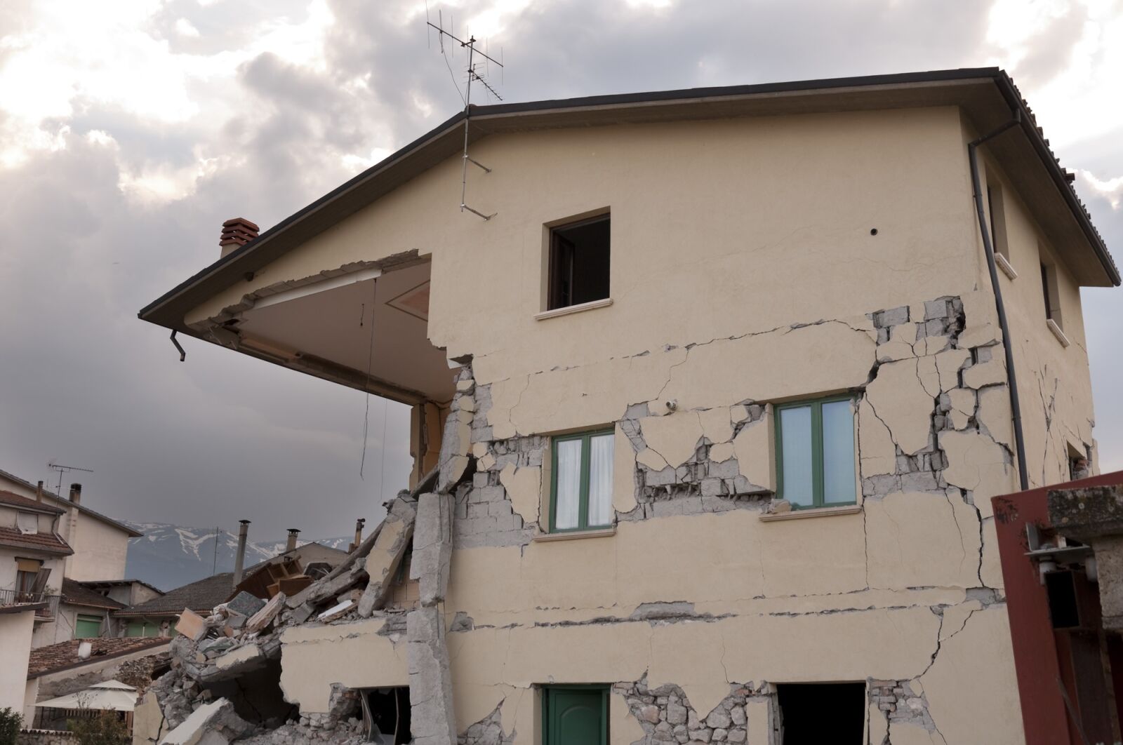 Nikon D300 sample photo. Earthquake, rubble, collapse photography