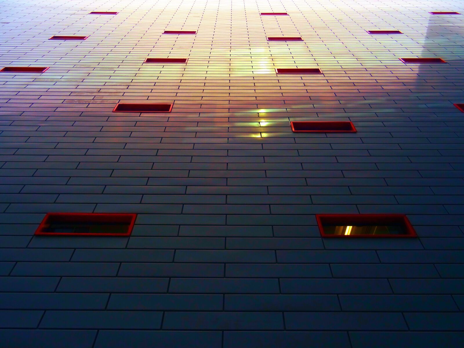 Sony DSC-HX60 sample photo. Architecture, building, colors, dark photography