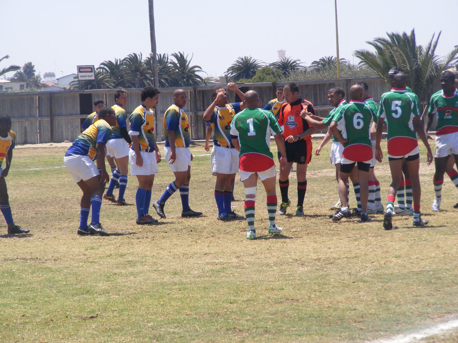 Fujifilm FinePix S5700 S700 sample photo. Rugby tunnel, men, polytechnic photography