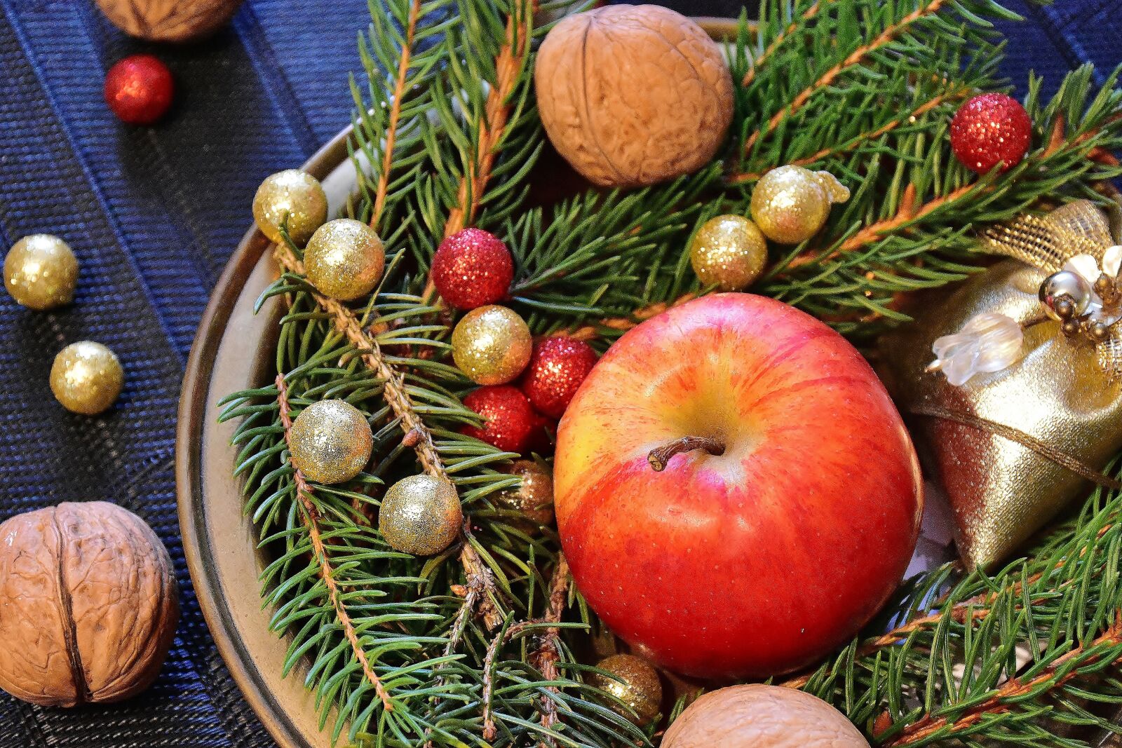 Nikon D7200 sample photo. Advent, walnuts, nuts photography