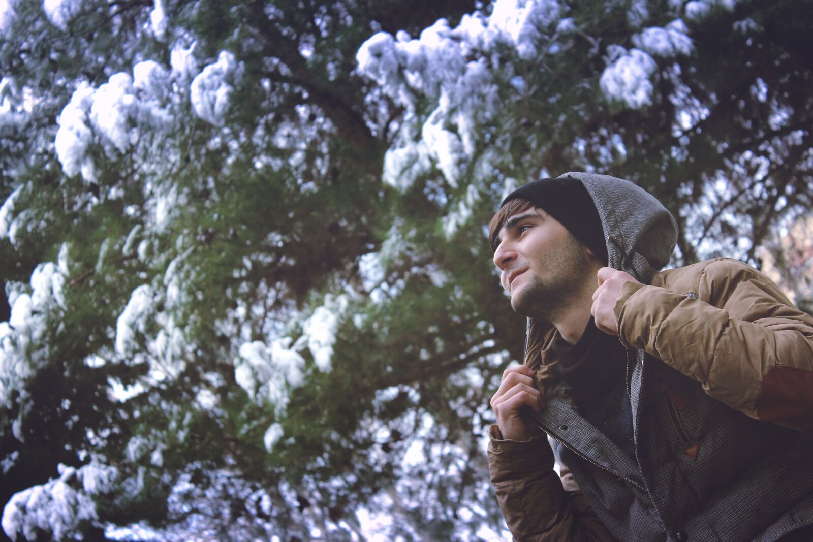 Canon EOS 600D (Rebel EOS T3i / EOS Kiss X5) sample photo. Man, guy, hoodie photography
