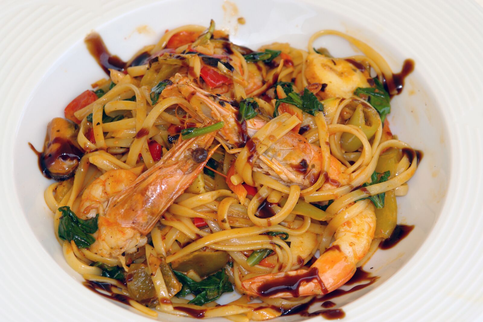 Sony DSC-R1 sample photo. Pasta, shrimps, food photography