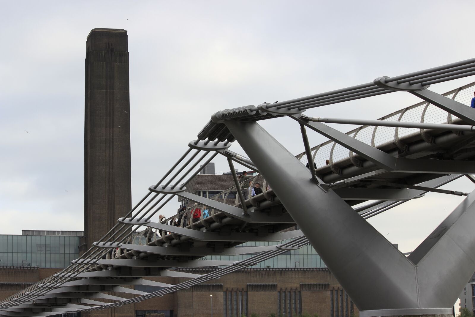 Canon EOS 600D (Rebel EOS T3i / EOS Kiss X5) sample photo. Museum, bridge, london photography