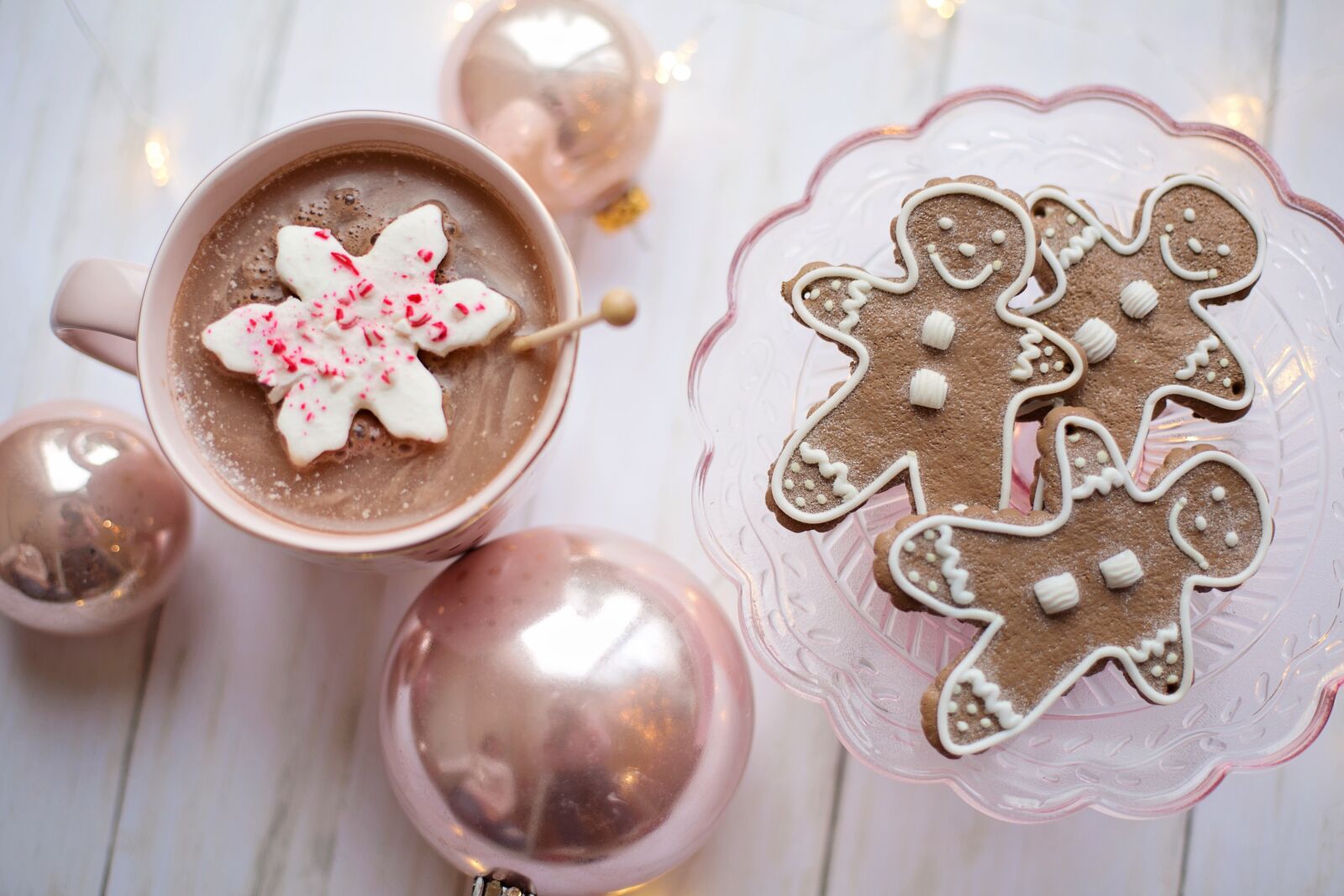 Canon EF 50mm F1.4 USM sample photo. Pink, christmas, hot chocolate photography