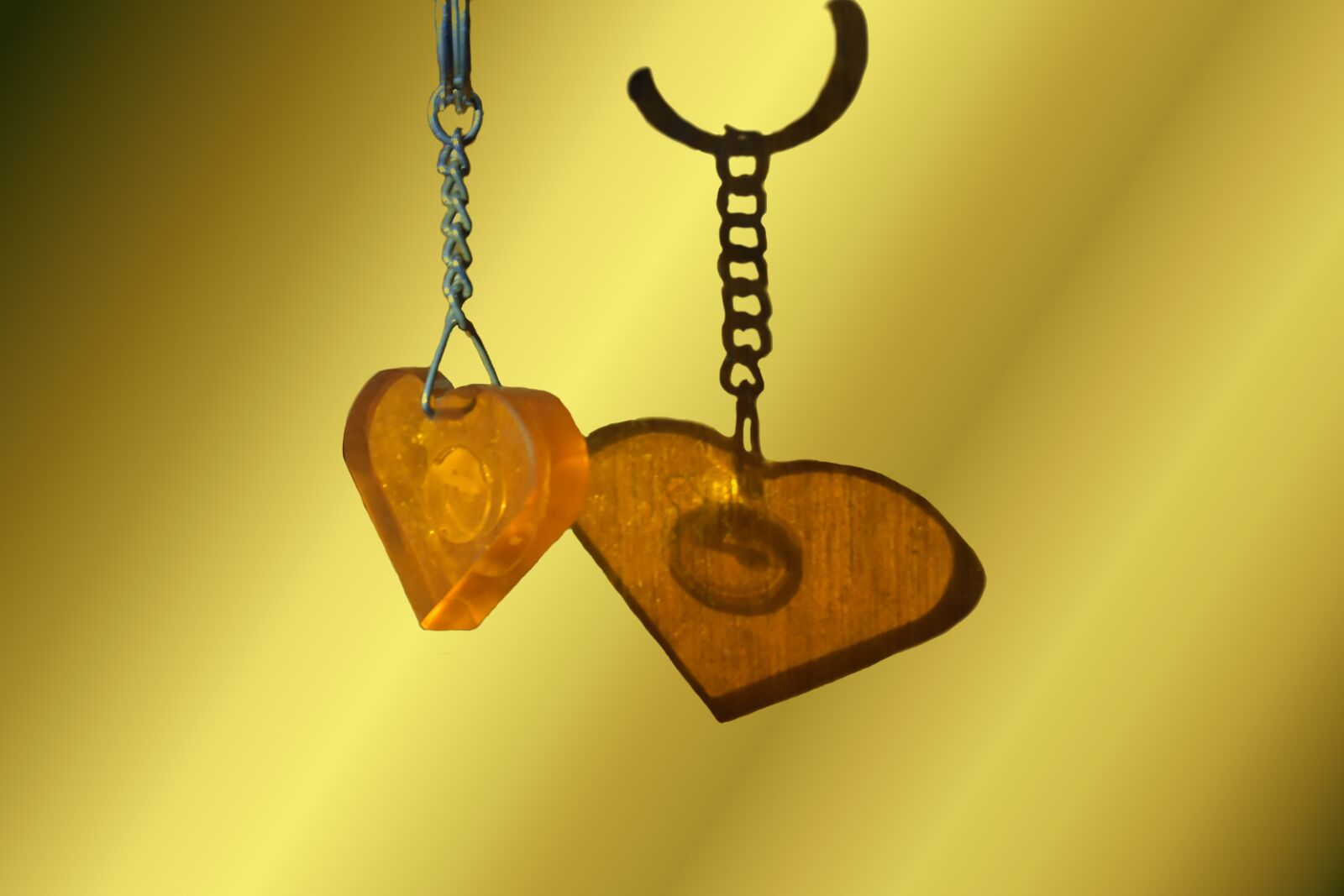 Nikon D5600 sample photo. Keychain, shadow, heart-shaped photography