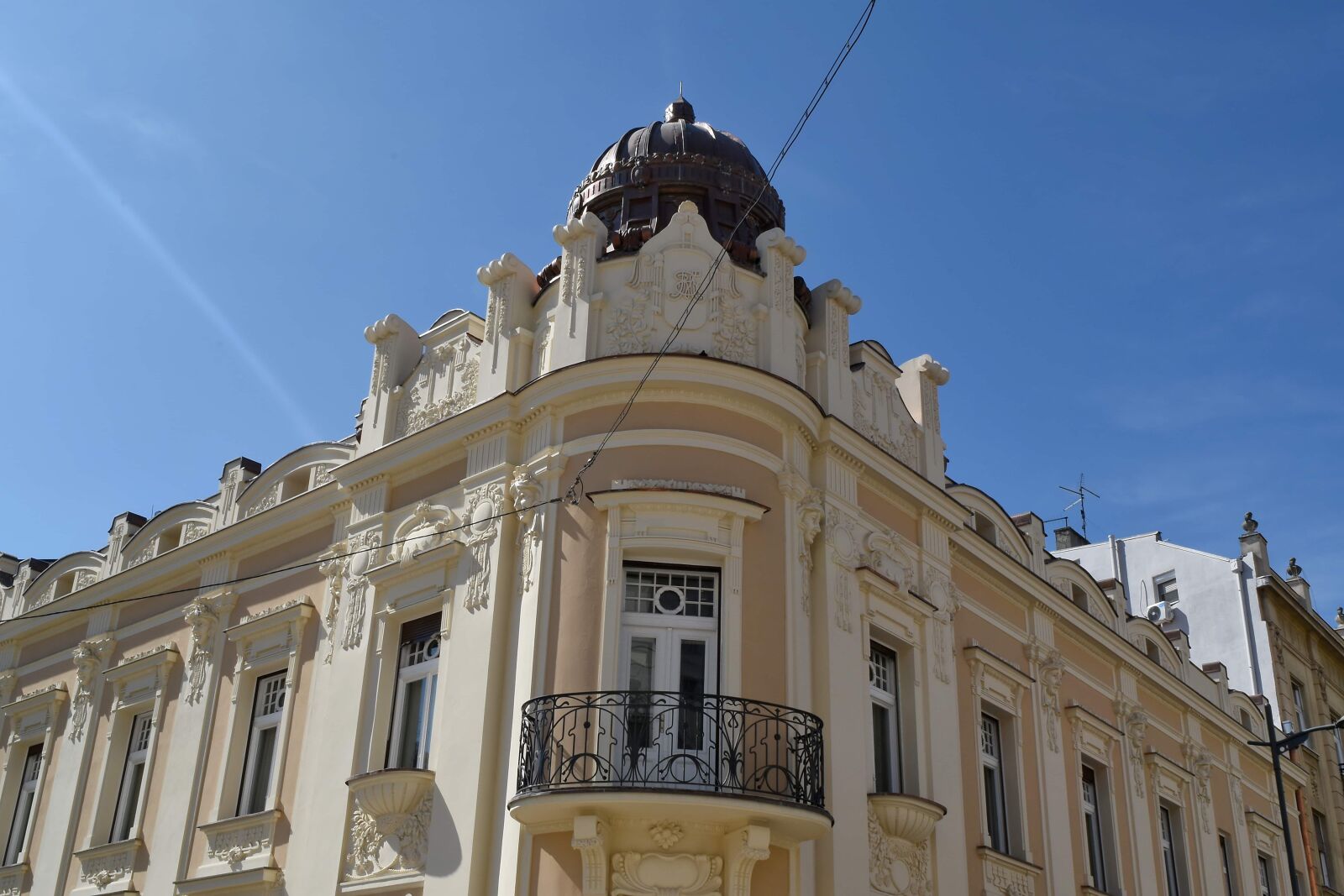 Nikon D5500 sample photo. Balcony, capital city, residence photography