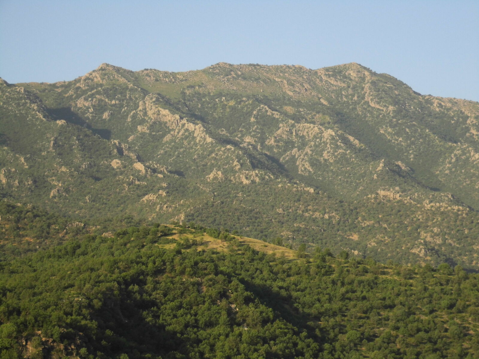 MEDION MD86929 sample photo. Gare mountain duhok photography
