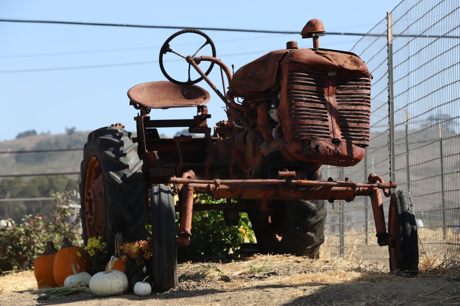 Canon EF 70-200mm F2.8L IS II USM sample photo. Tractor, agriculture, rusty photography