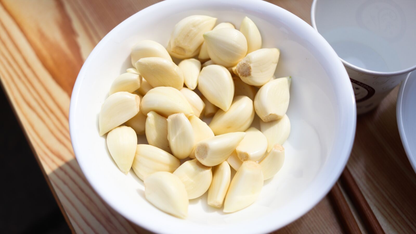 Canon EF-S 24mm F2.8 STM sample photo. Garlic, food, seasoning photography