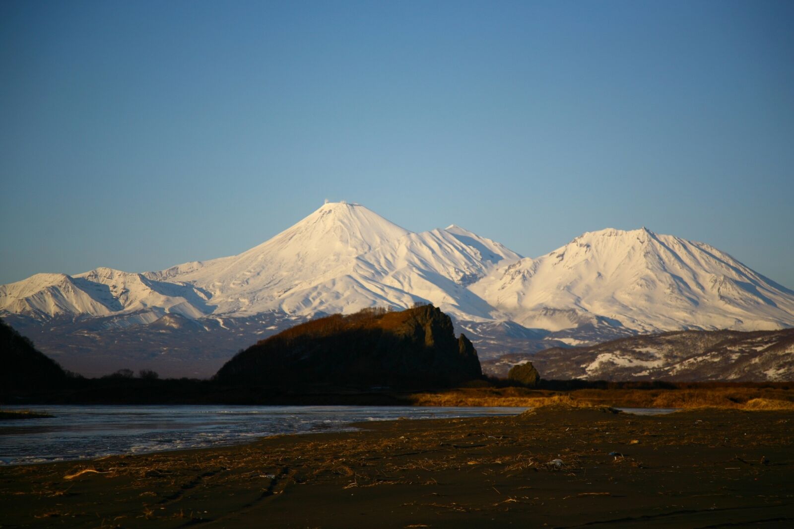 Canon EOS 5D sample photo. Volcanoes, mountains, winter photography