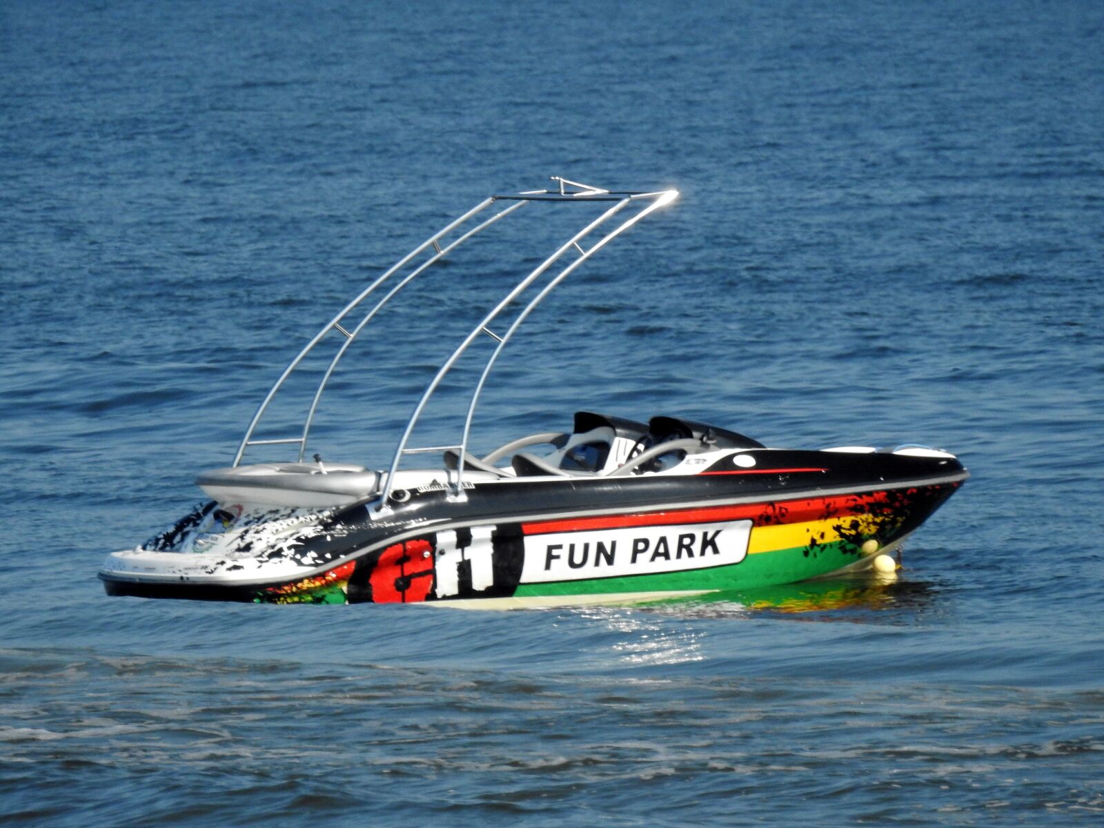 Nikon Coolpix P900 sample photo. Sea, motorboat, water photography