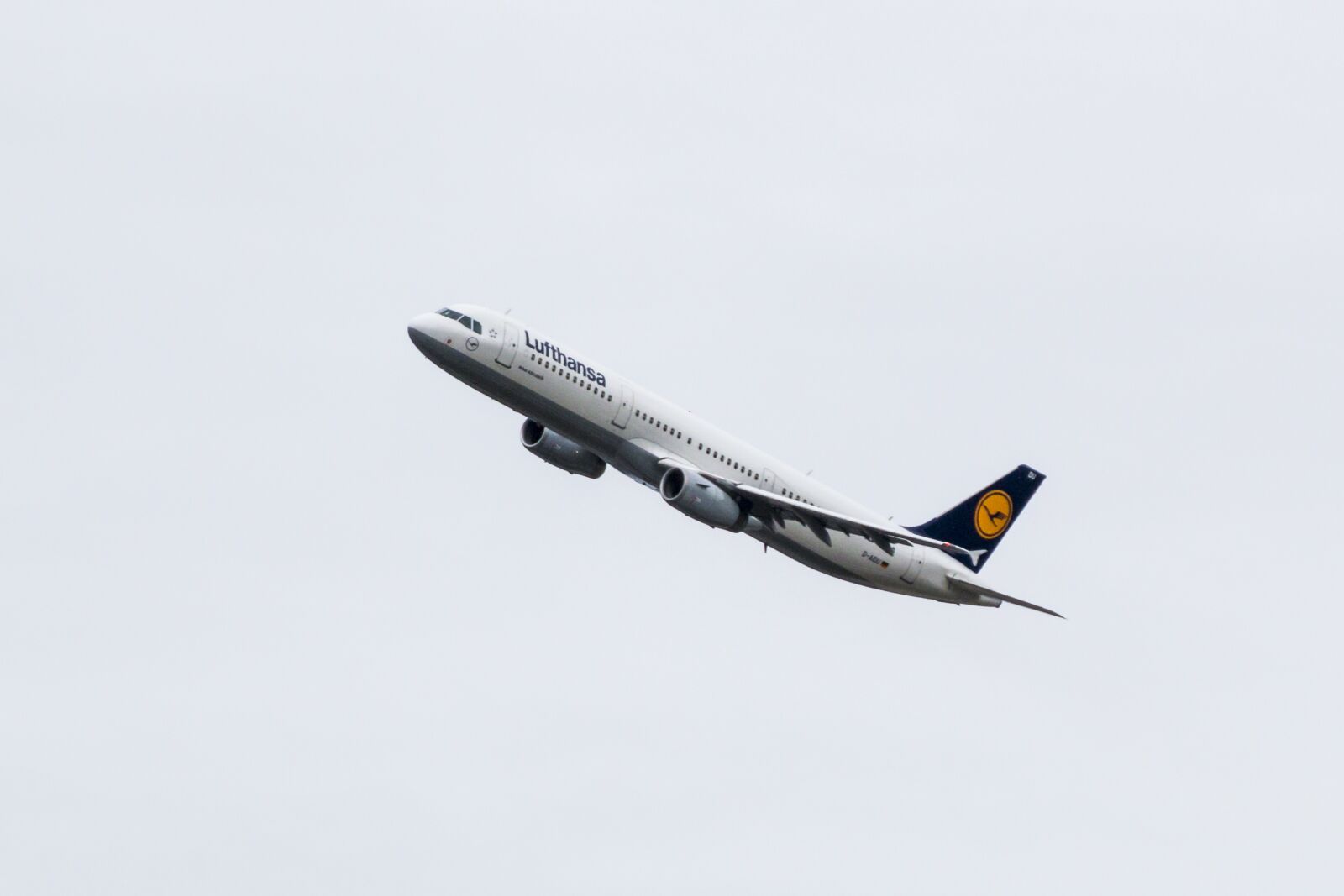Canon EOS 70D sample photo. Aircraft, flying, sky photography