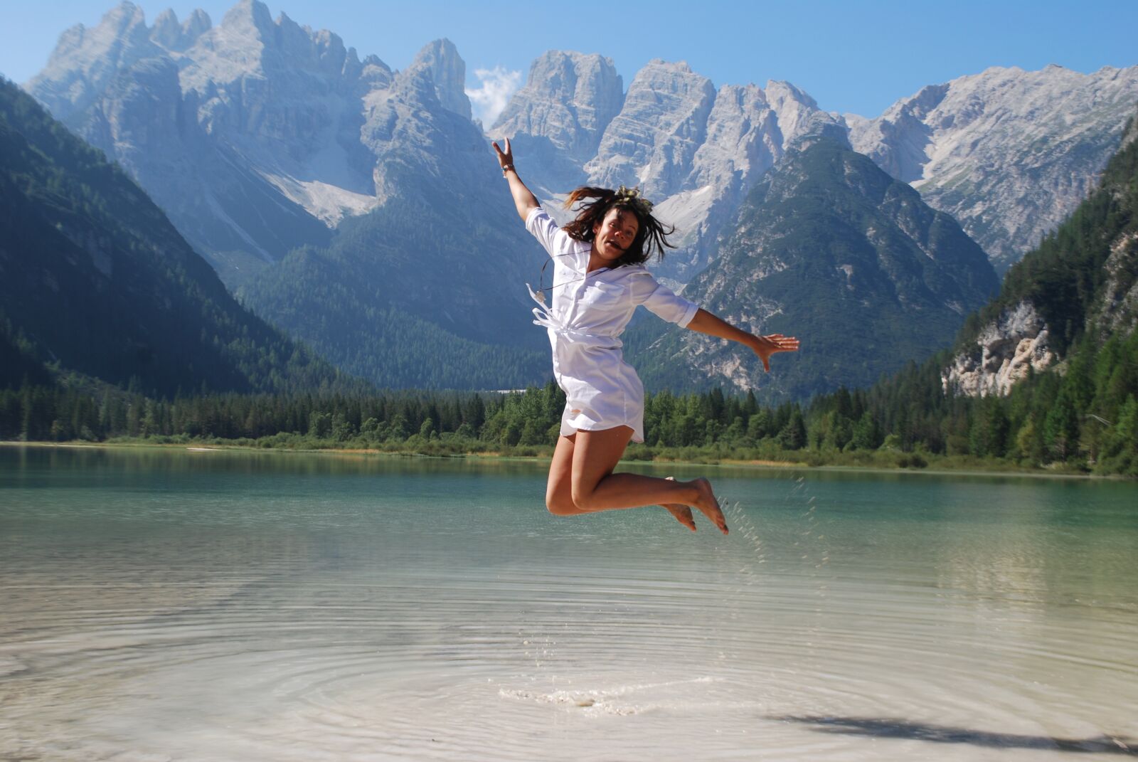 Nikon D40X sample photo. Girl jumping for joy photography