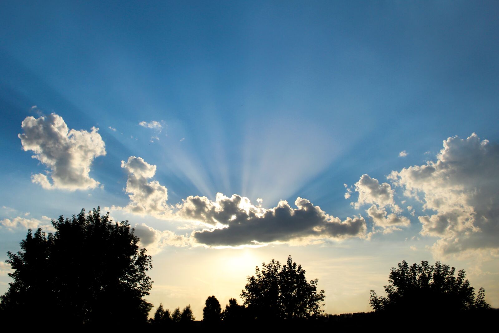 Canon EOS 1200D (EOS Rebel T5 / EOS Kiss X70 / EOS Hi) sample photo. Sky, sunset, nature photography