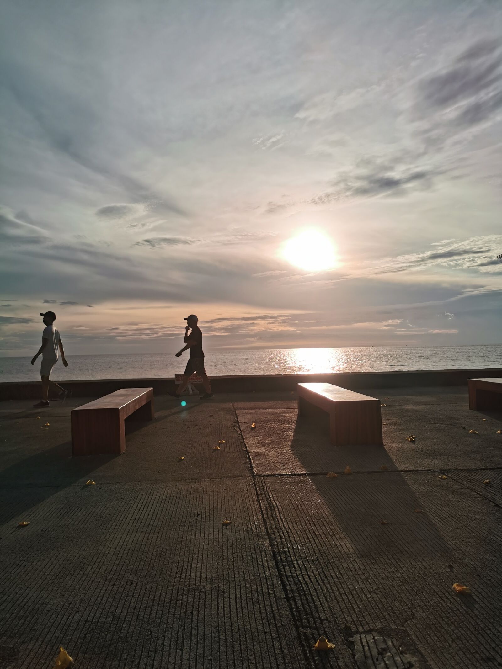 HUAWEI P30 sample photo. Sunset, boulevard, clouds photography