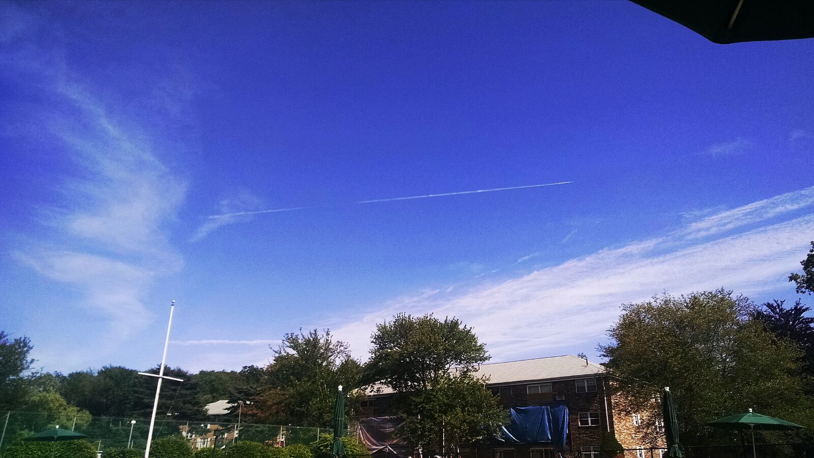 Motorola Moto X (1st Gen) sample photo. Blue, clouds, contrails, sky photography