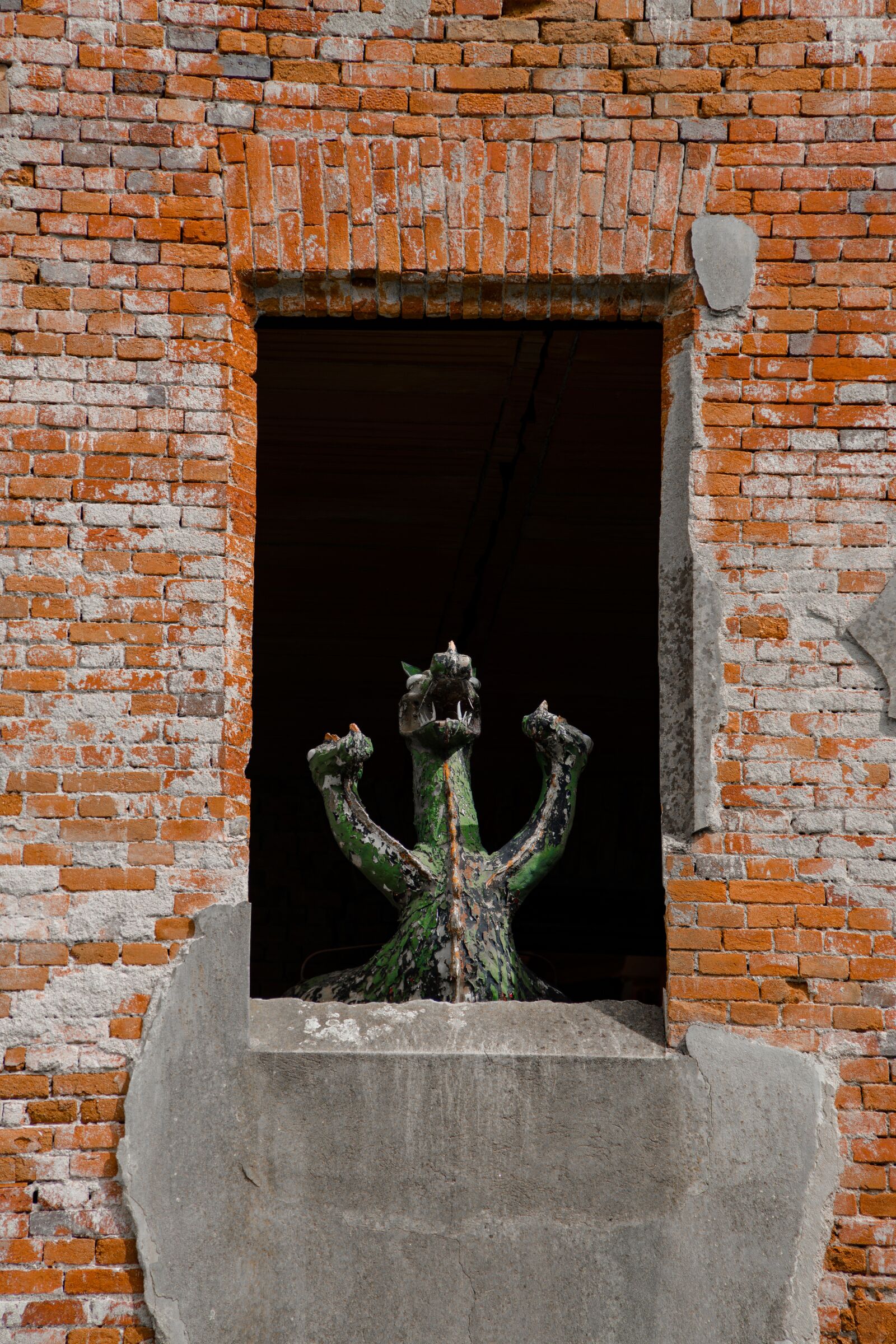 Sony a6000 + Sony E PZ 18-105mm F4 G OSS sample photo. Dynosaur, castle, ruins photography