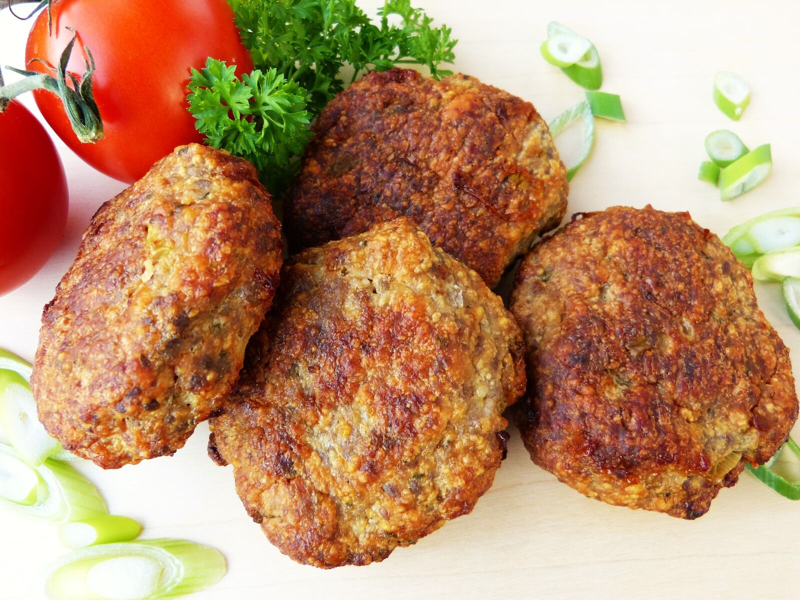 Panasonic Lumix DMC-FZ150 sample photo. Meatballs, minced meat, coleslaw photography