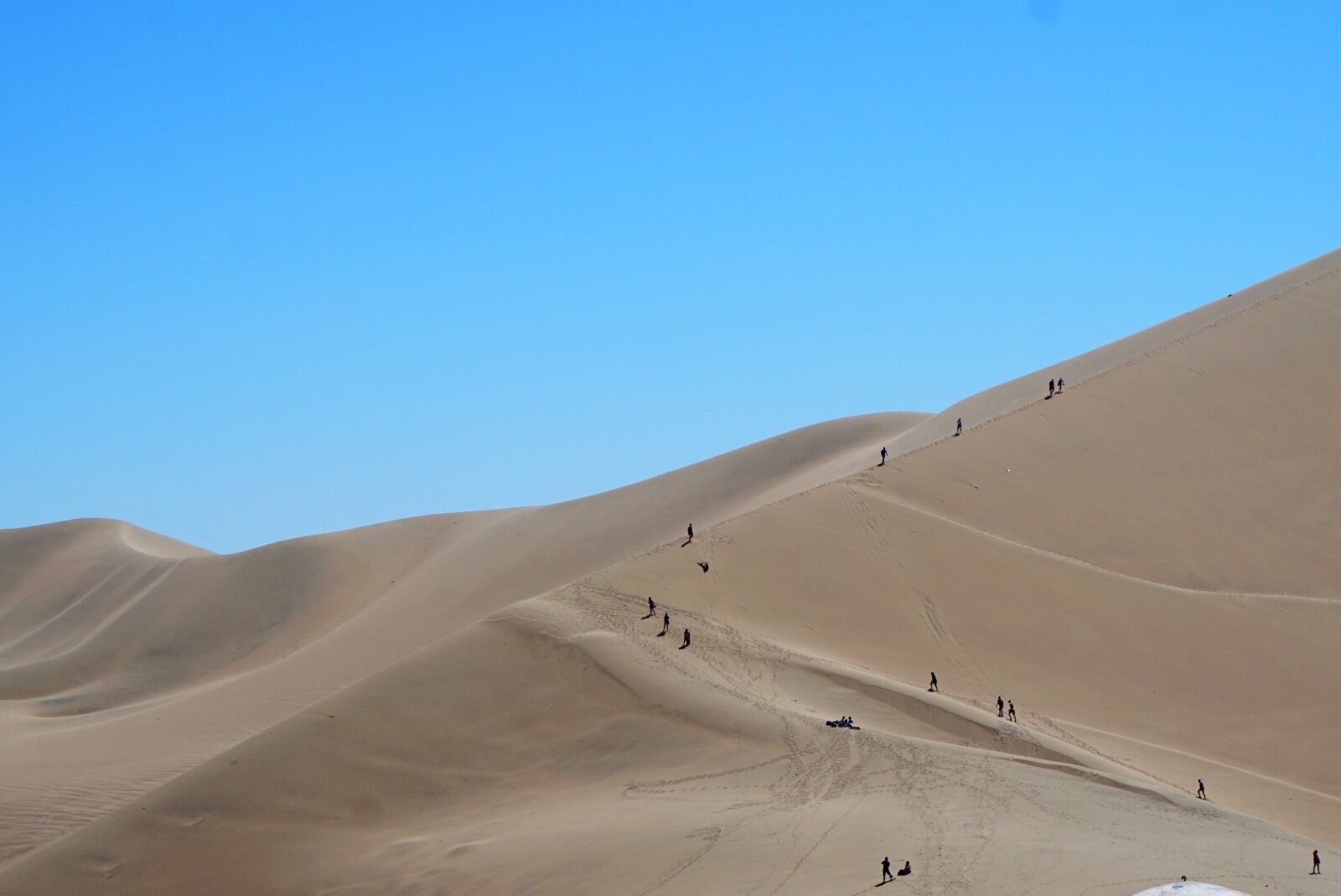 Sony E 16-50mm F3.5-5.6 PZ OSS sample photo. Desert, sand, adventure photography