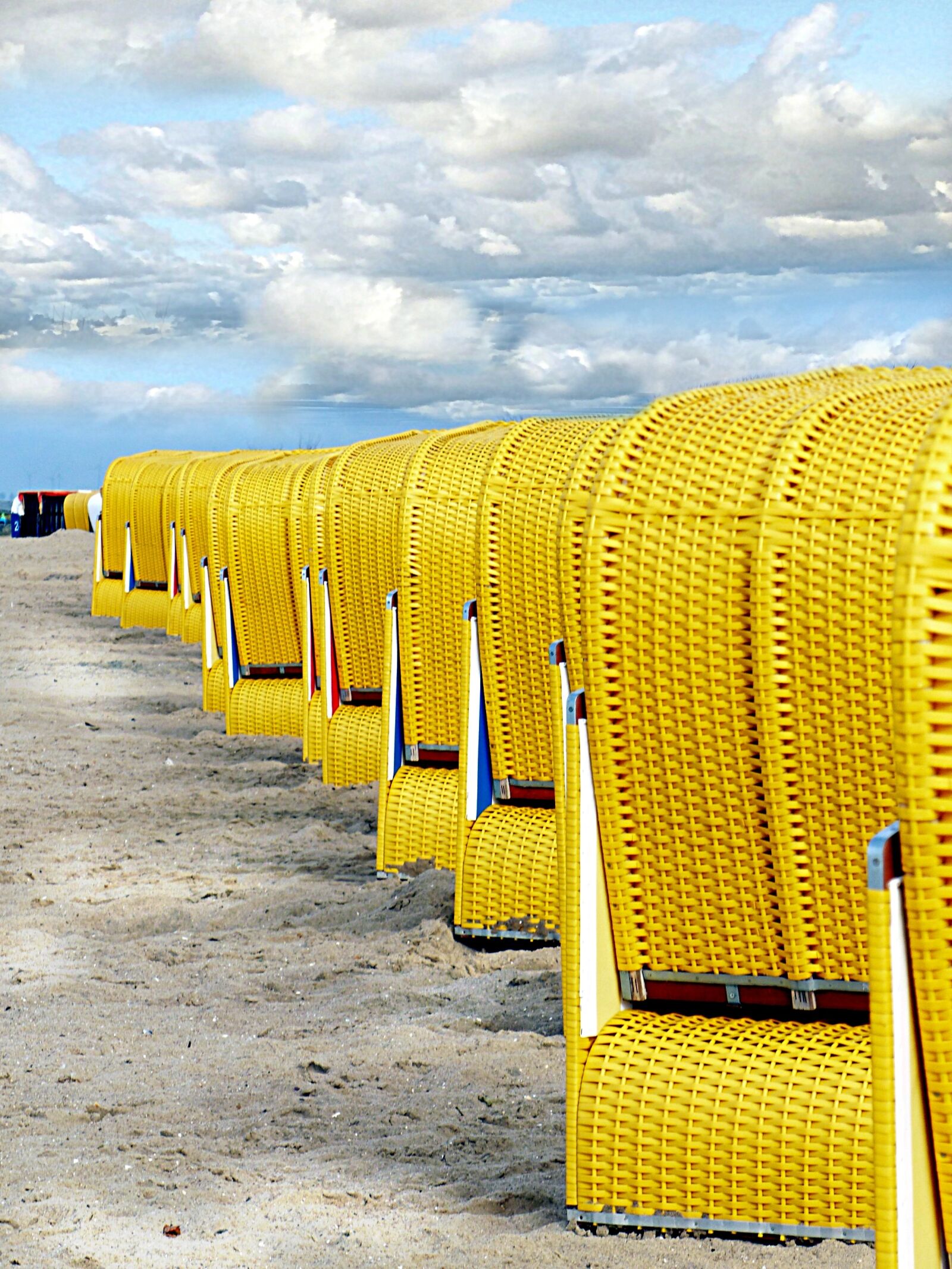 Panasonic Lumix DMC-FZ200 sample photo. Vacations, beach, clubs photography