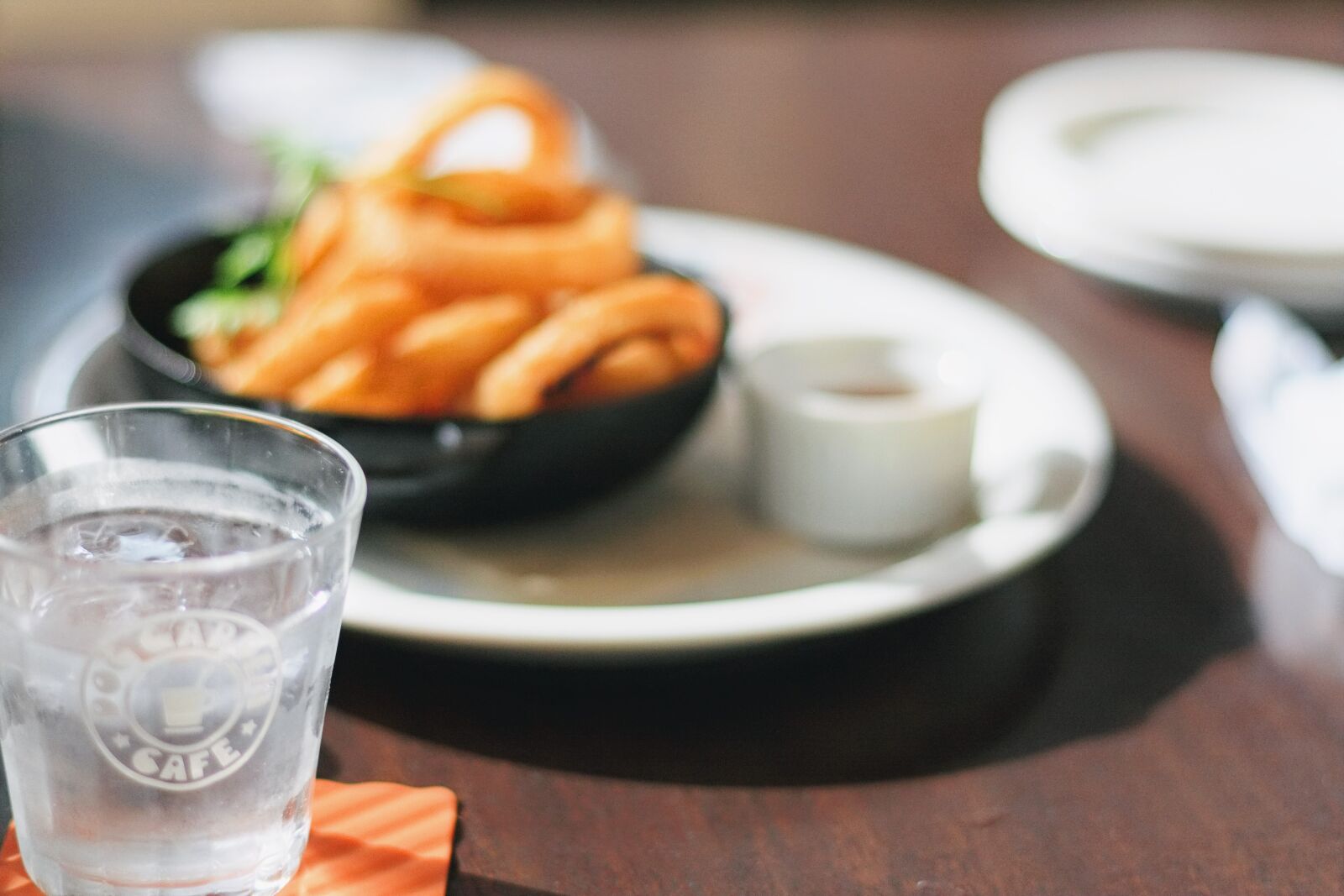 Canon EOS 40D sample photo. Water, glass, cafe photography