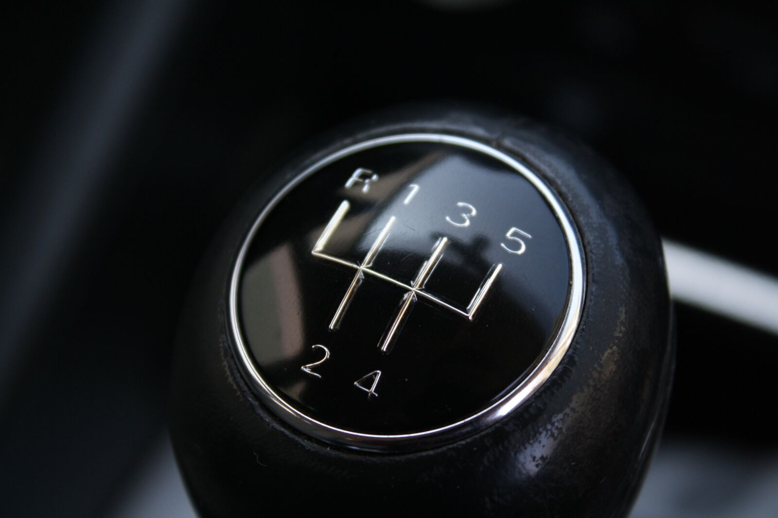 Canon EOS 1000D (EOS Digital Rebel XS / EOS Kiss F) sample photo. Lever, speed, car photography