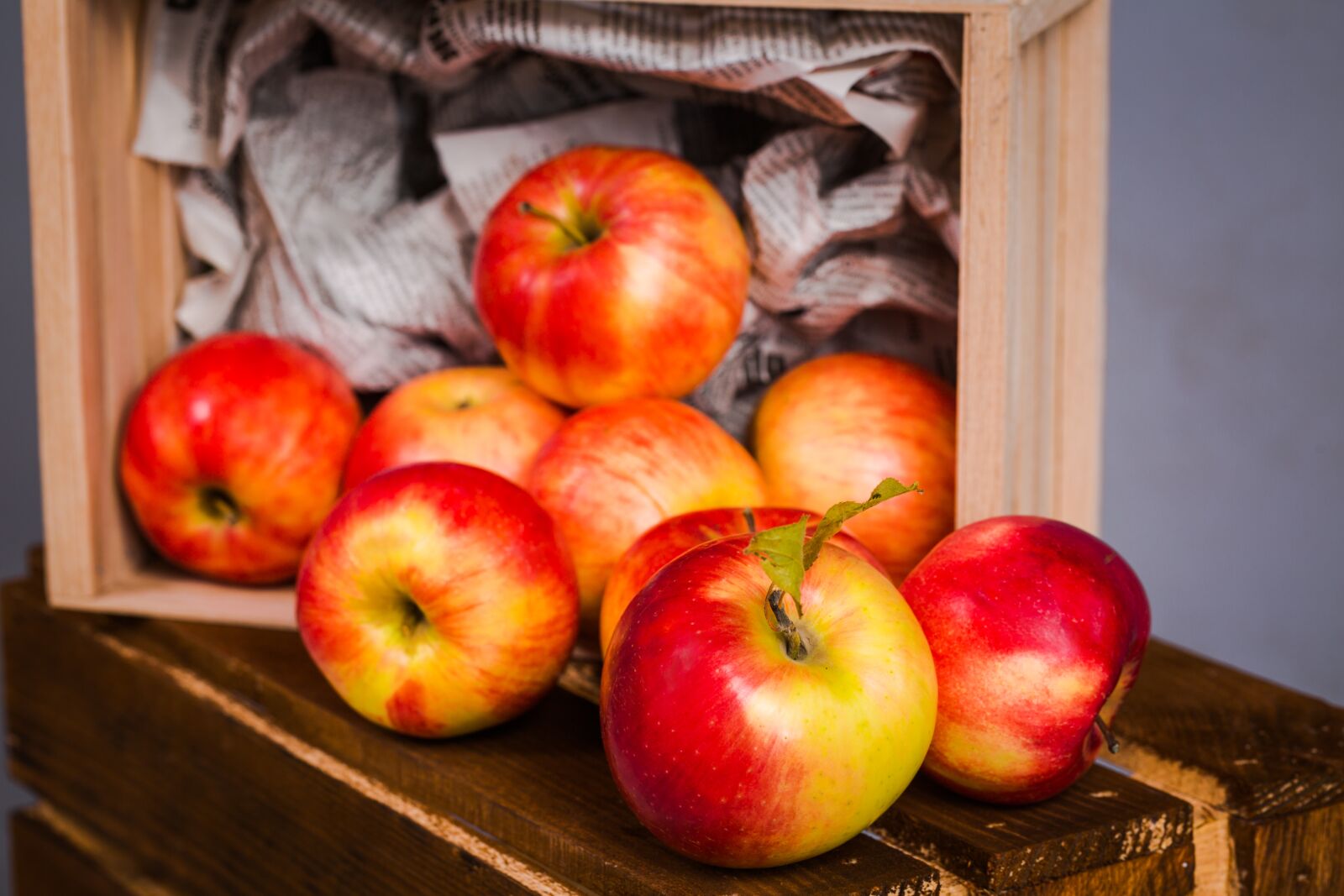 Canon EF 100mm F2.8L Macro IS USM sample photo. Apple, fruit, food photography