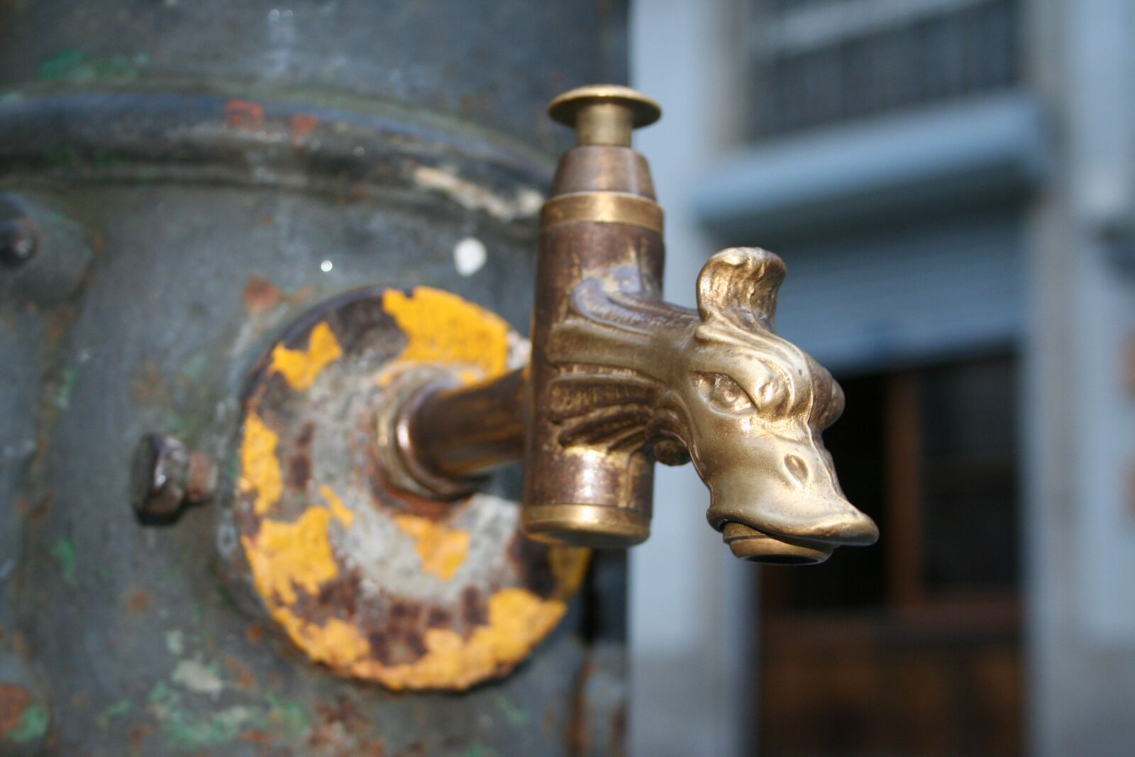 Canon EOS 350D (EOS Digital Rebel XT / EOS Kiss Digital N) sample photo. Old, tap, source photography