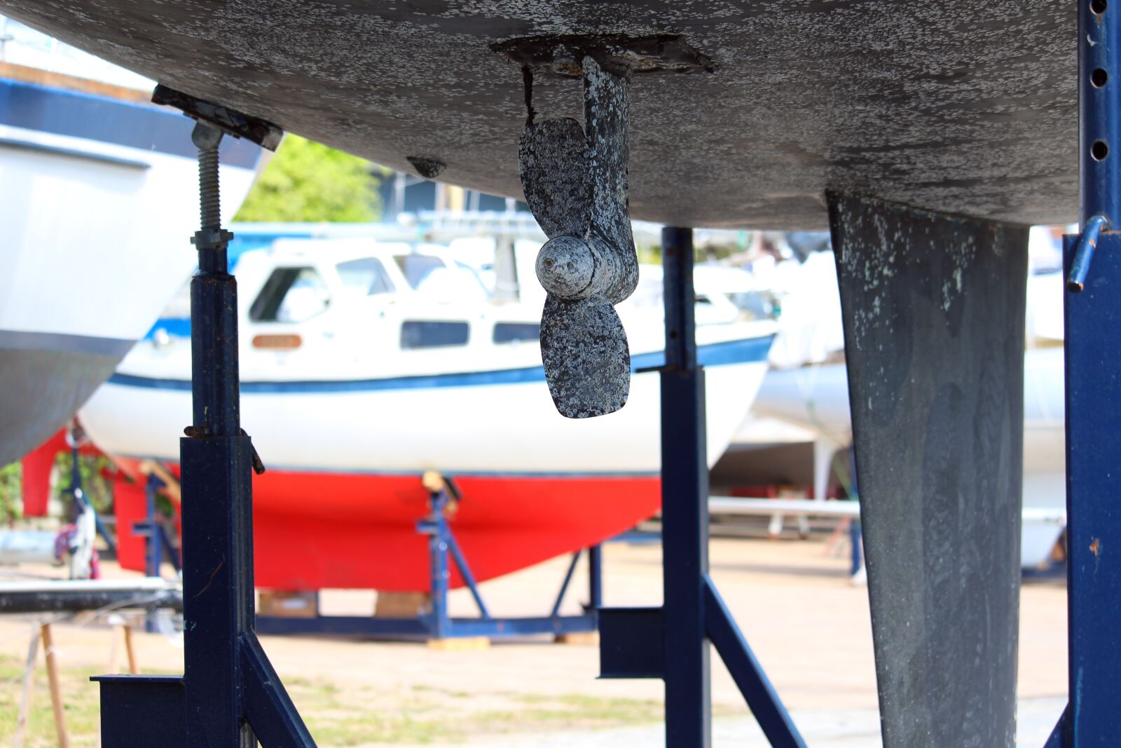 Canon EOS 700D (EOS Rebel T5i / EOS Kiss X7i) sample photo. Winter camp, boat, sailing photography
