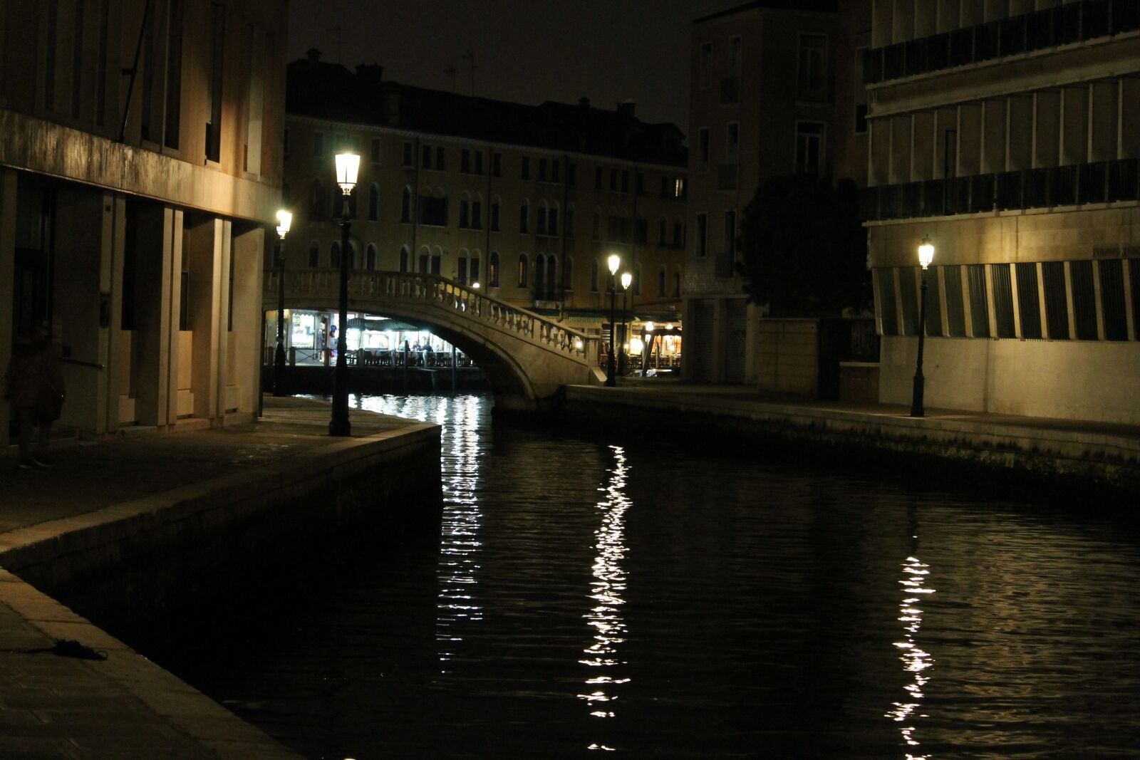 Canon EOS 1100D (EOS Rebel T3 / EOS Kiss X50) sample photo. Architecture, reflection, water photography