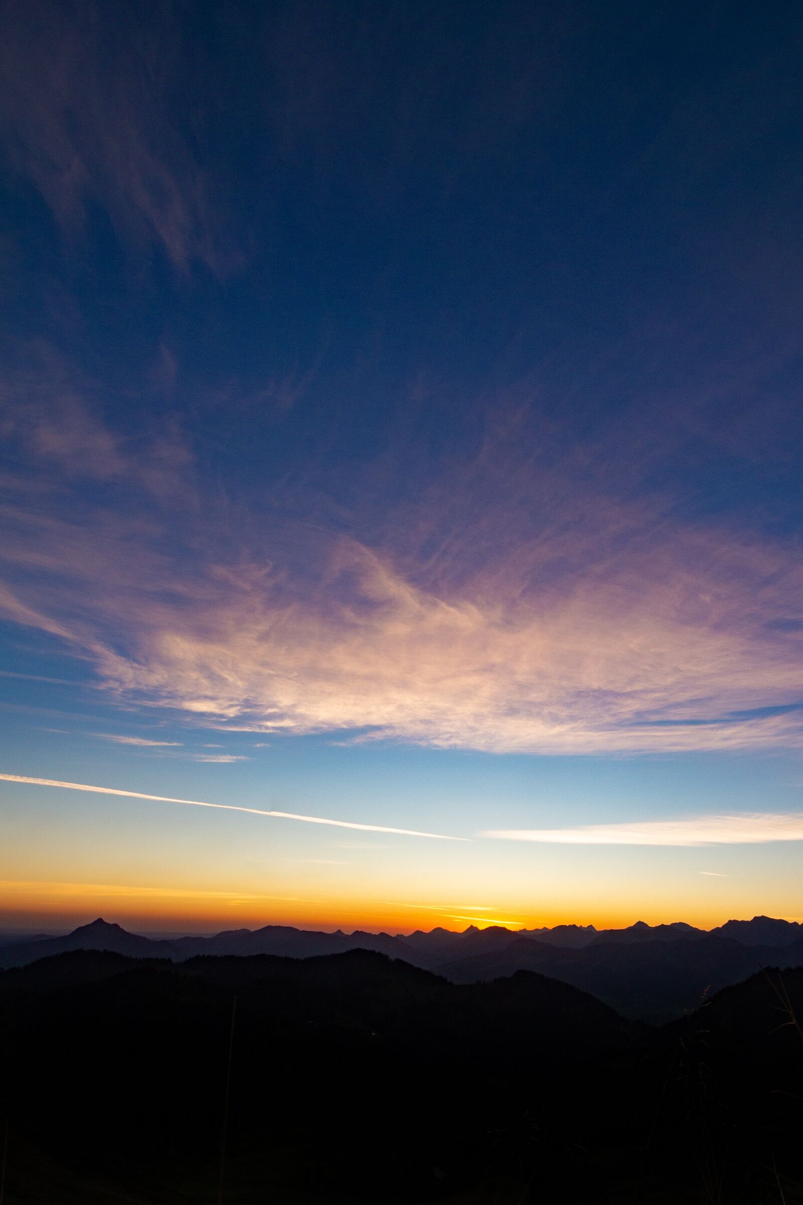 Canon EOS 700D (EOS Rebel T5i / EOS Kiss X7i) + Canon EF-S 10-18mm F4.5–5.6 IS STM sample photo. Sunrise, mountains, silhouette photography