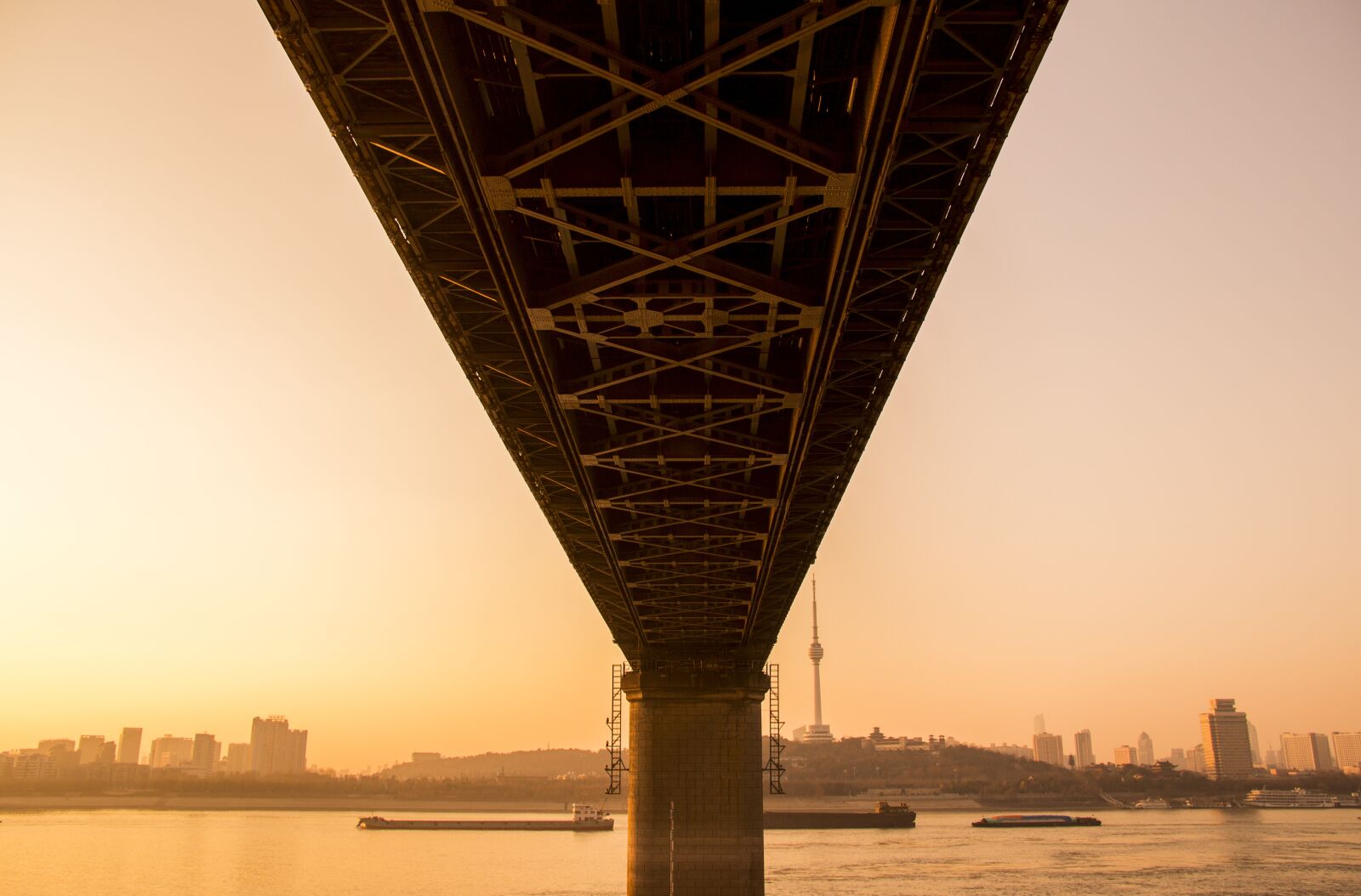 Canon EF-S 18-200mm F3.5-5.6 IS sample photo. Bridge, building photography