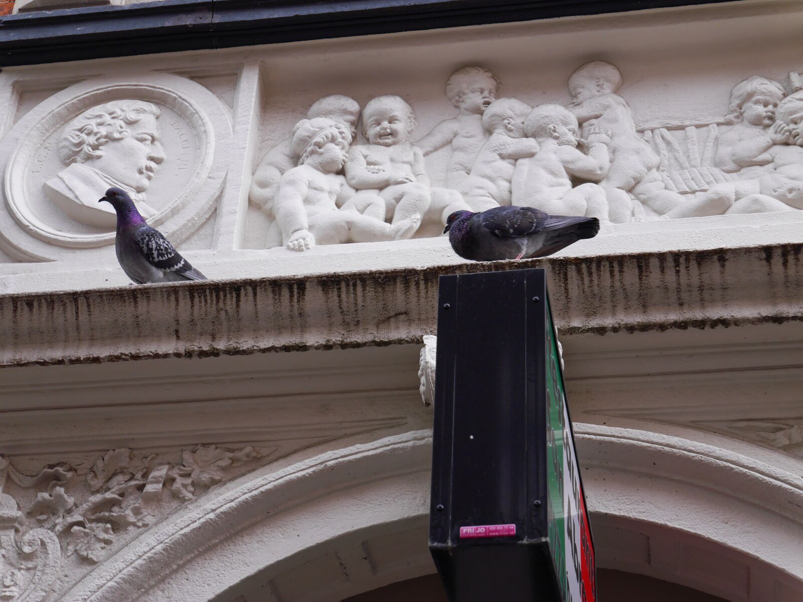 Panasonic Lumix DMC-GF6 sample photo. Putto, sculpture, relief photography