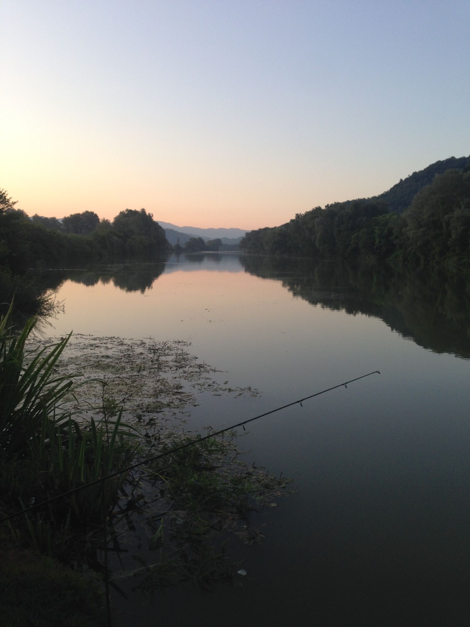 iPhone 5 back camera 4.12mm f/2.4 sample photo. Dawn, river, italy photography