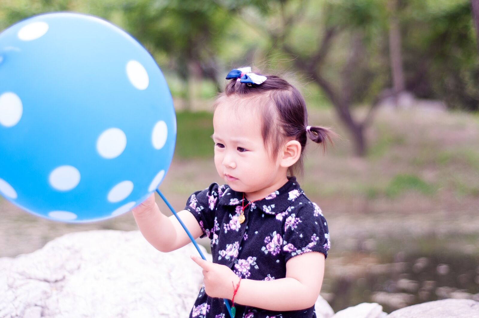 Nikon D90 sample photo. Grassland, joy, baby photography