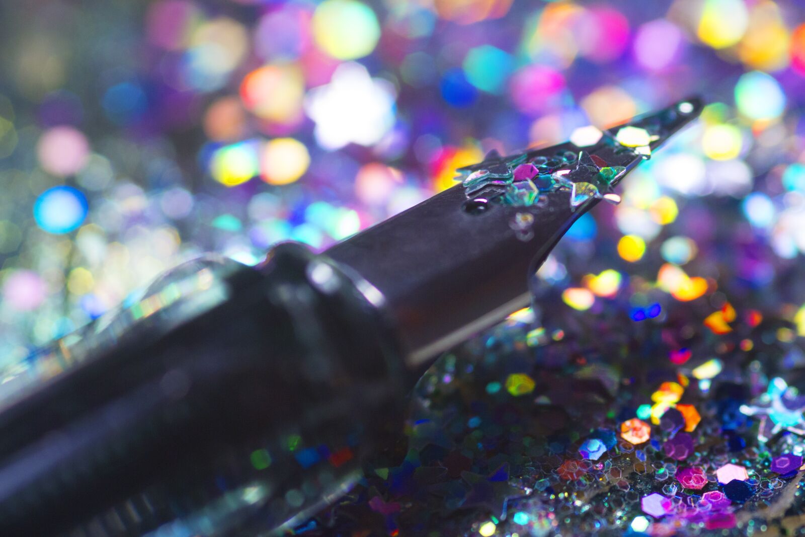 Canon EOS 700D (EOS Rebel T5i / EOS Kiss X7i) sample photo. Filler, fountain pen, blur photography