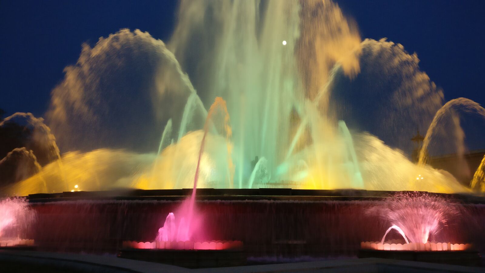 OnePlus A3003 sample photo. Fountain, magic photography