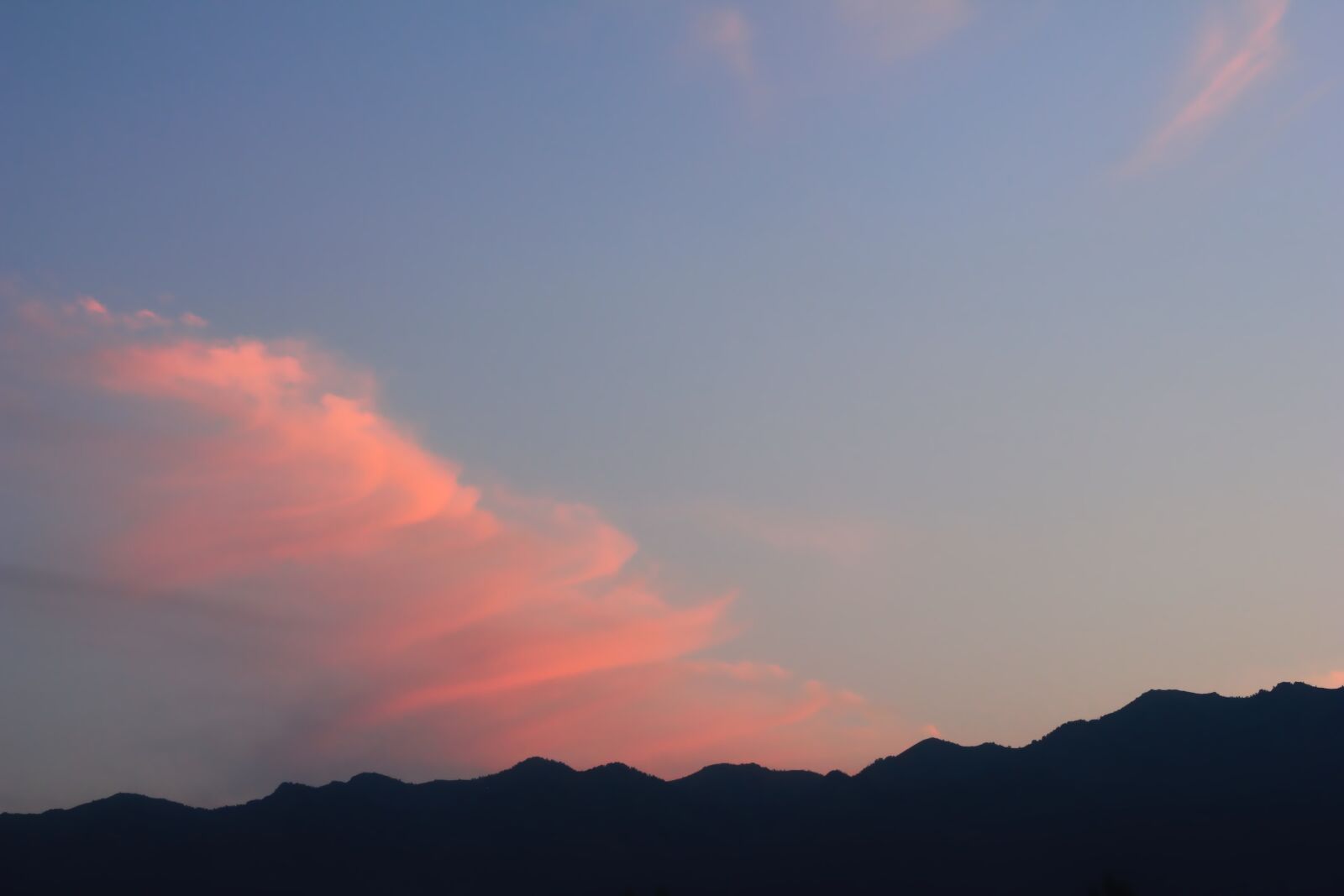 Canon EOS 550D (EOS Rebel T2i / EOS Kiss X4) sample photo. Sunset, silhouette, mountains photography