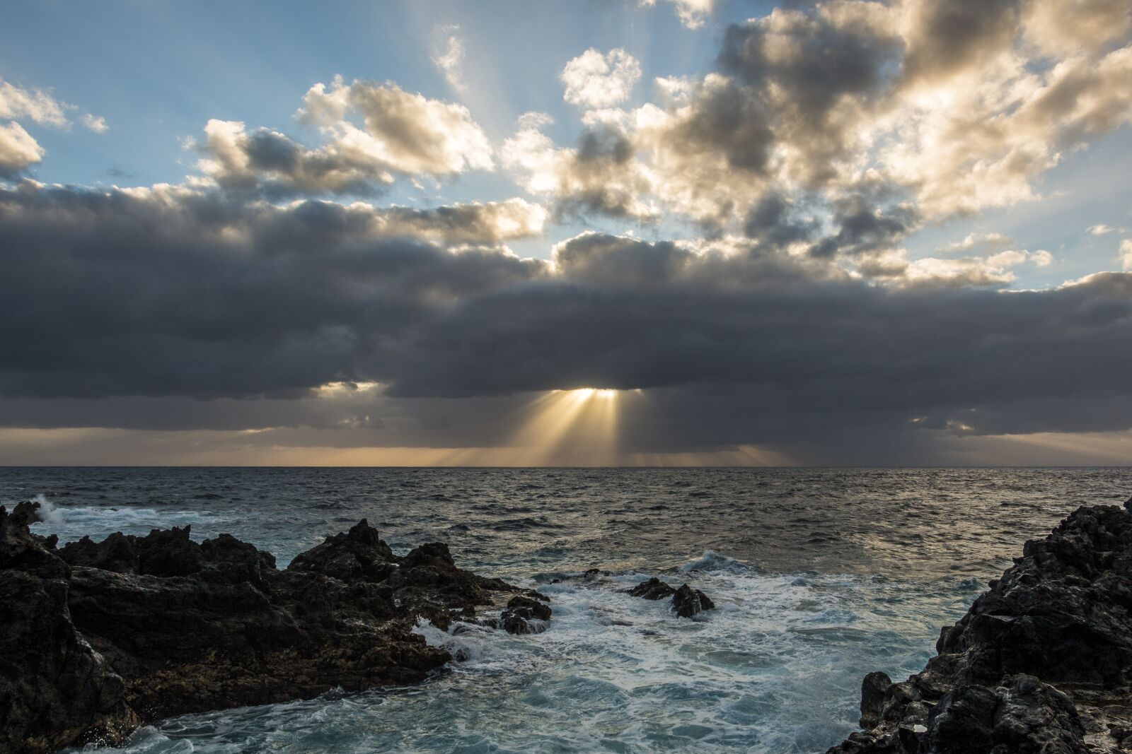 Canon EOS 70D sample photo. Clouds, sun, sea photography