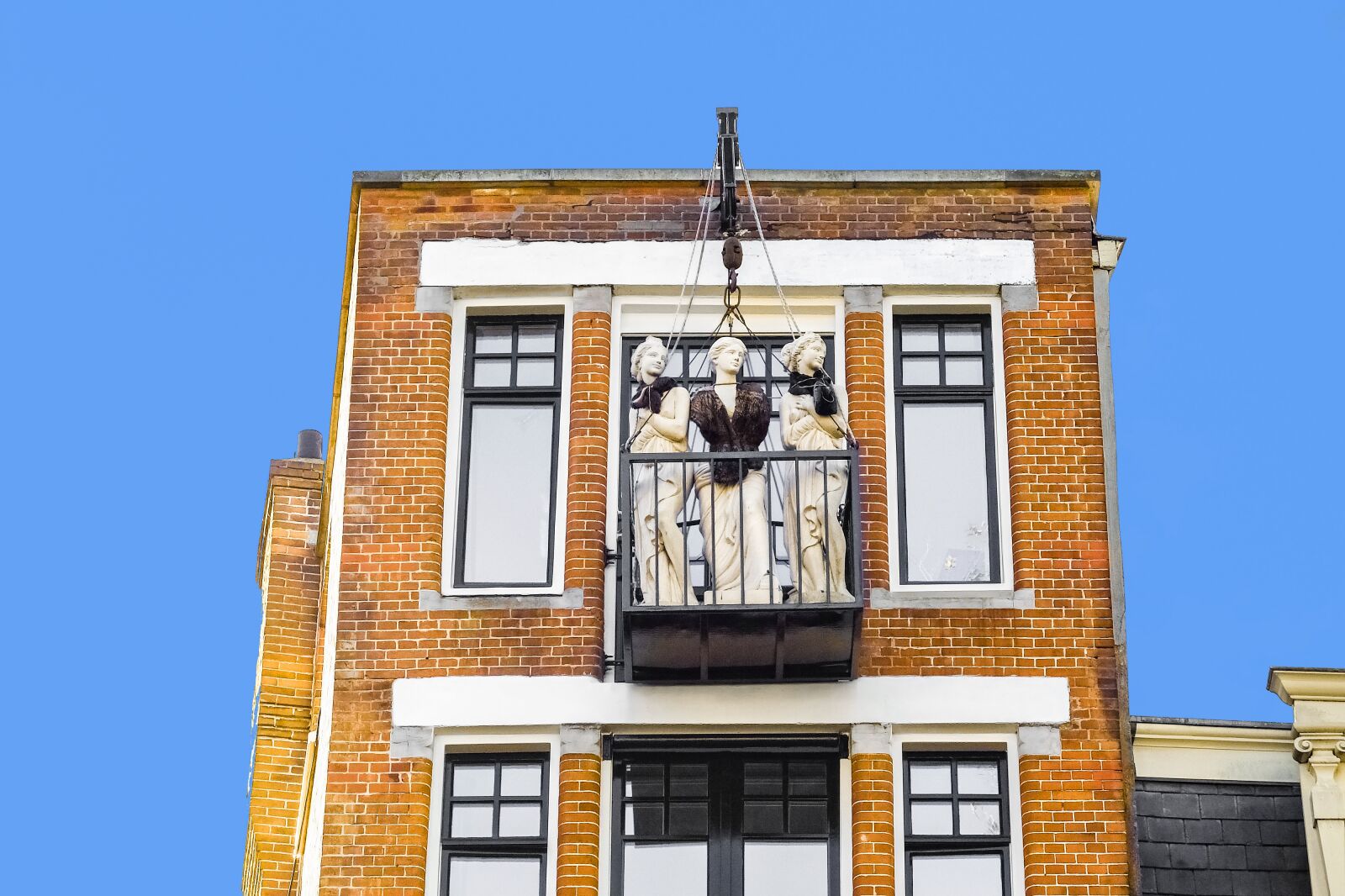 Fujifilm X30 sample photo. Building, brick, balcony photography