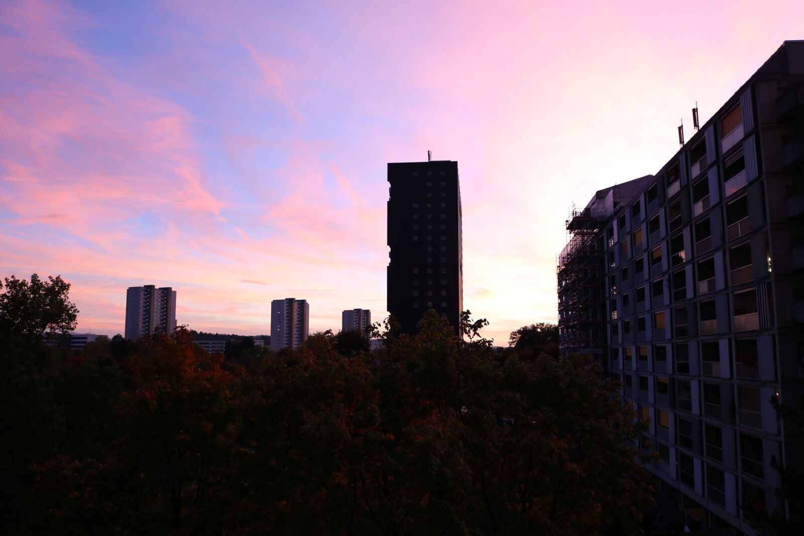 Canon EOS 750D (EOS Rebel T6i / EOS Kiss X8i) sample photo. City, cityscrapers, colors, evening photography