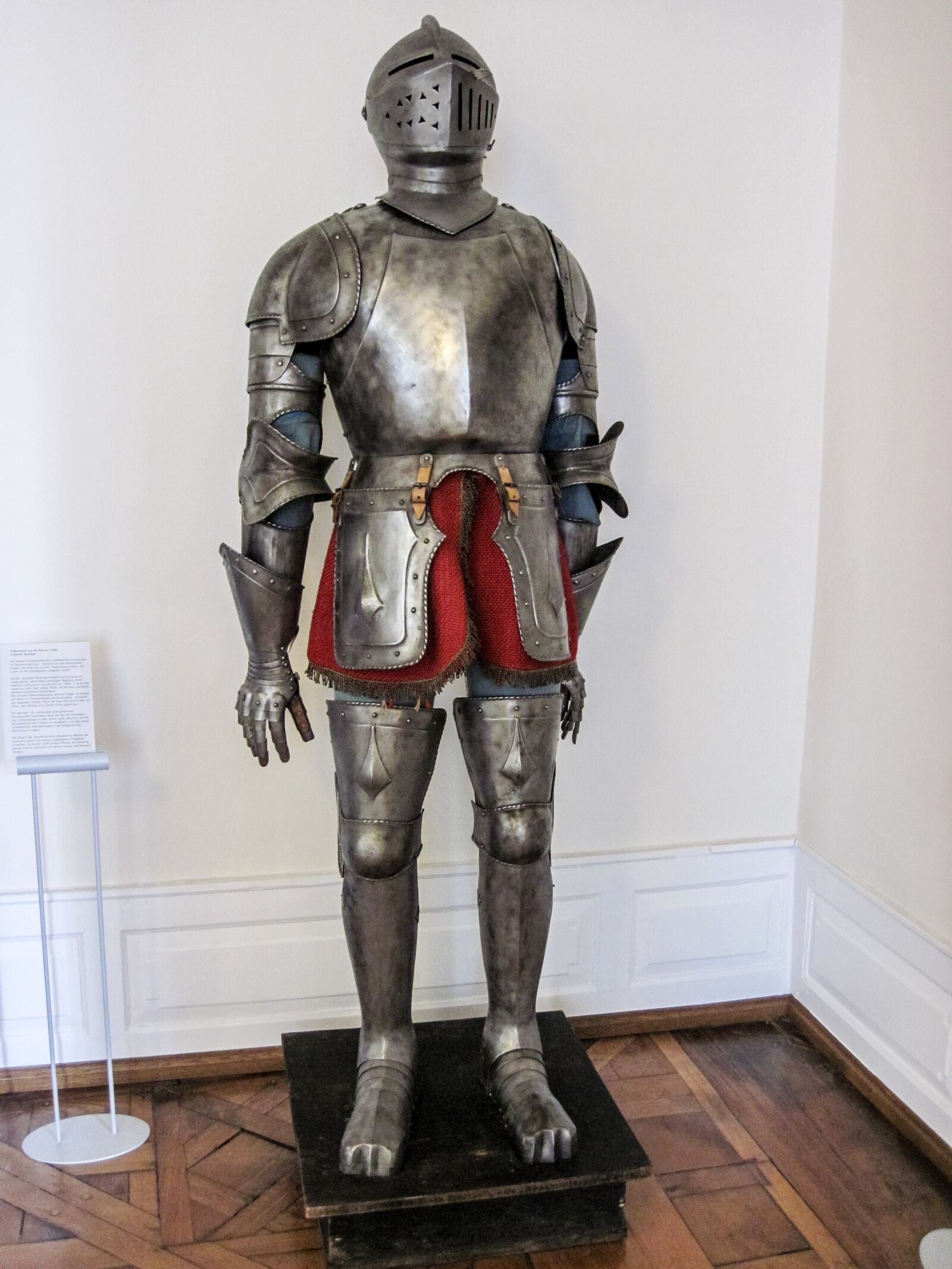 Canon PowerShot D10 sample photo. Ritterruestung, old knight armor photography