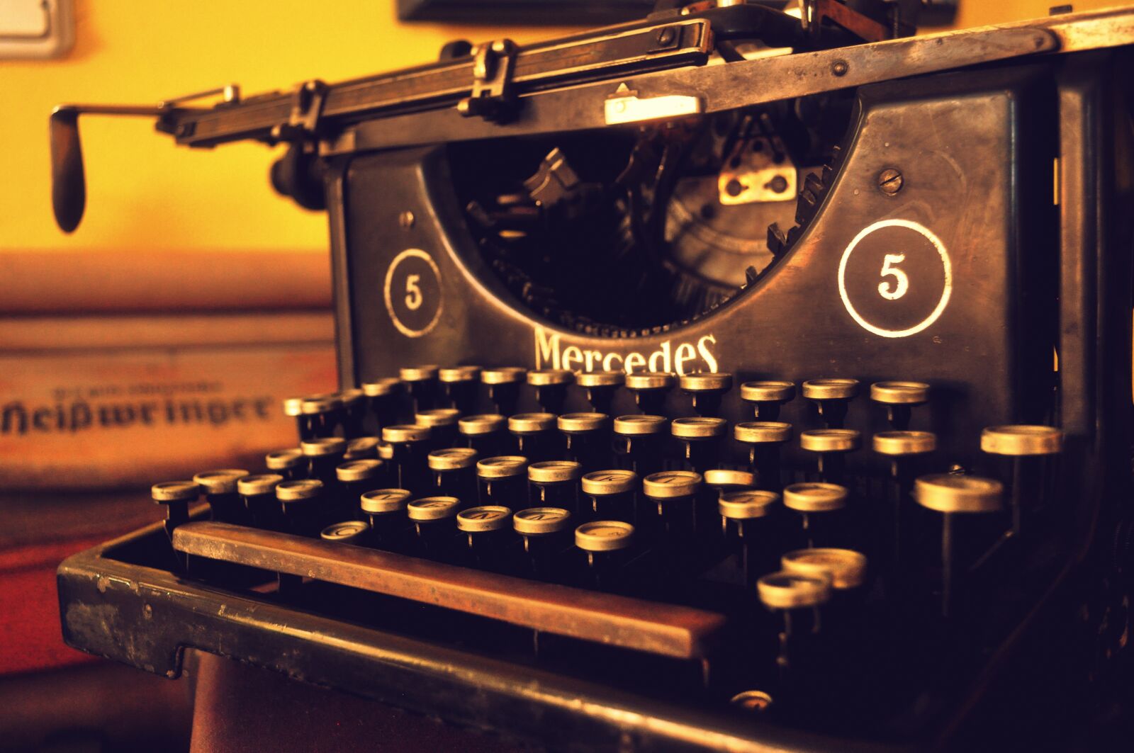 Nikon D5000 sample photo. Machine, relic, keyboard photography
