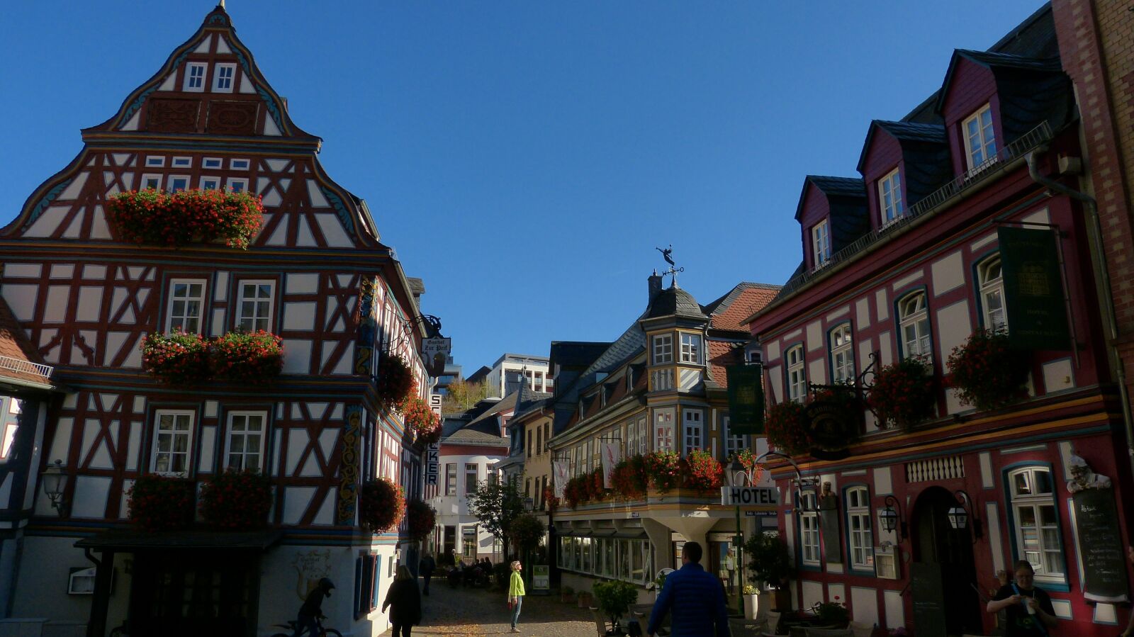 Panasonic Lumix DMC-FZ150 sample photo. Idstein, small town, truss photography
