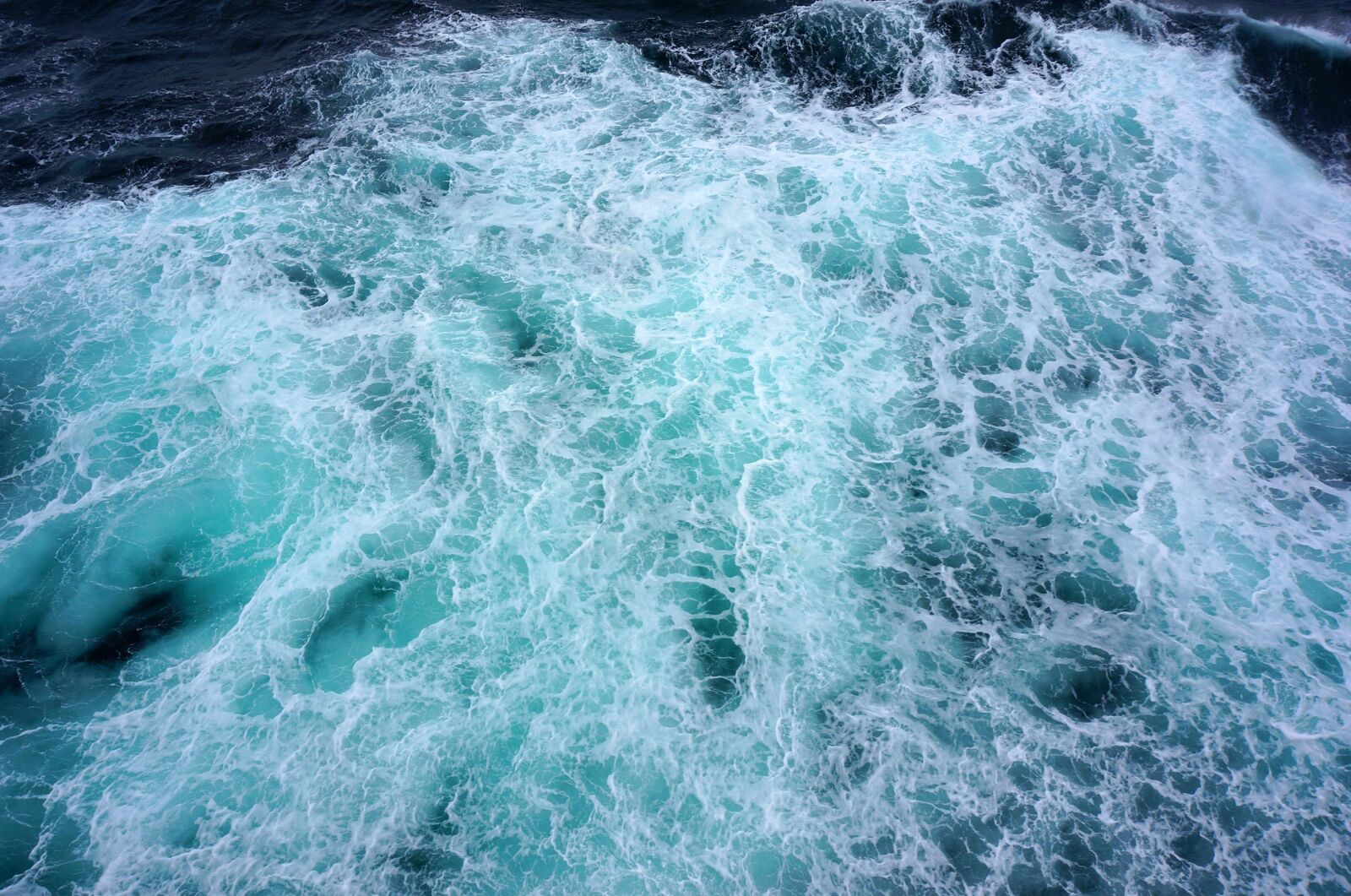 Sony Alpha NEX-5T sample photo. Marine, spray, deep sea photography